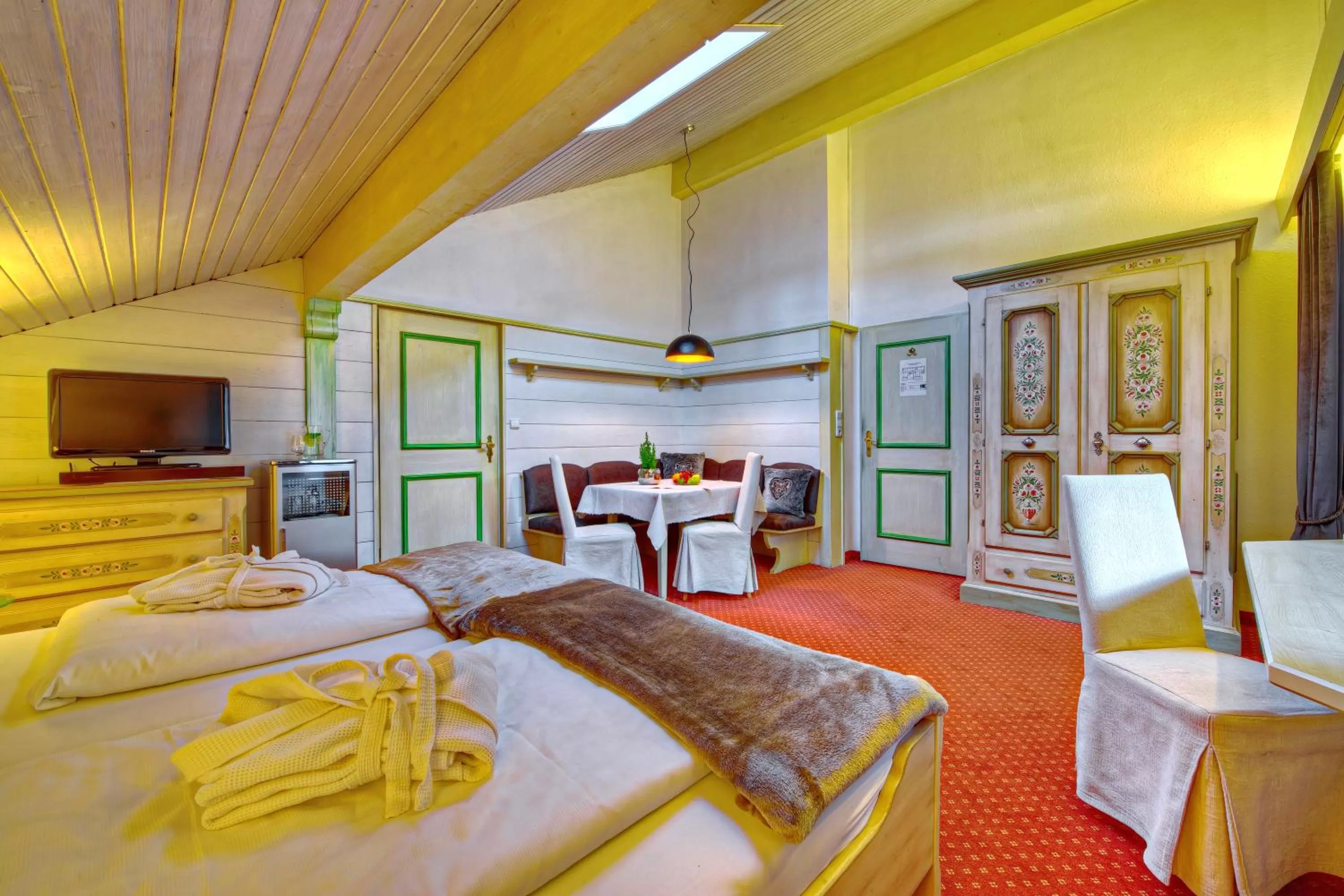 Property building, Bed in DIANA Naturpark Hotel - Partnerbetrieb von "Oberstaufen PLUS GOLF"