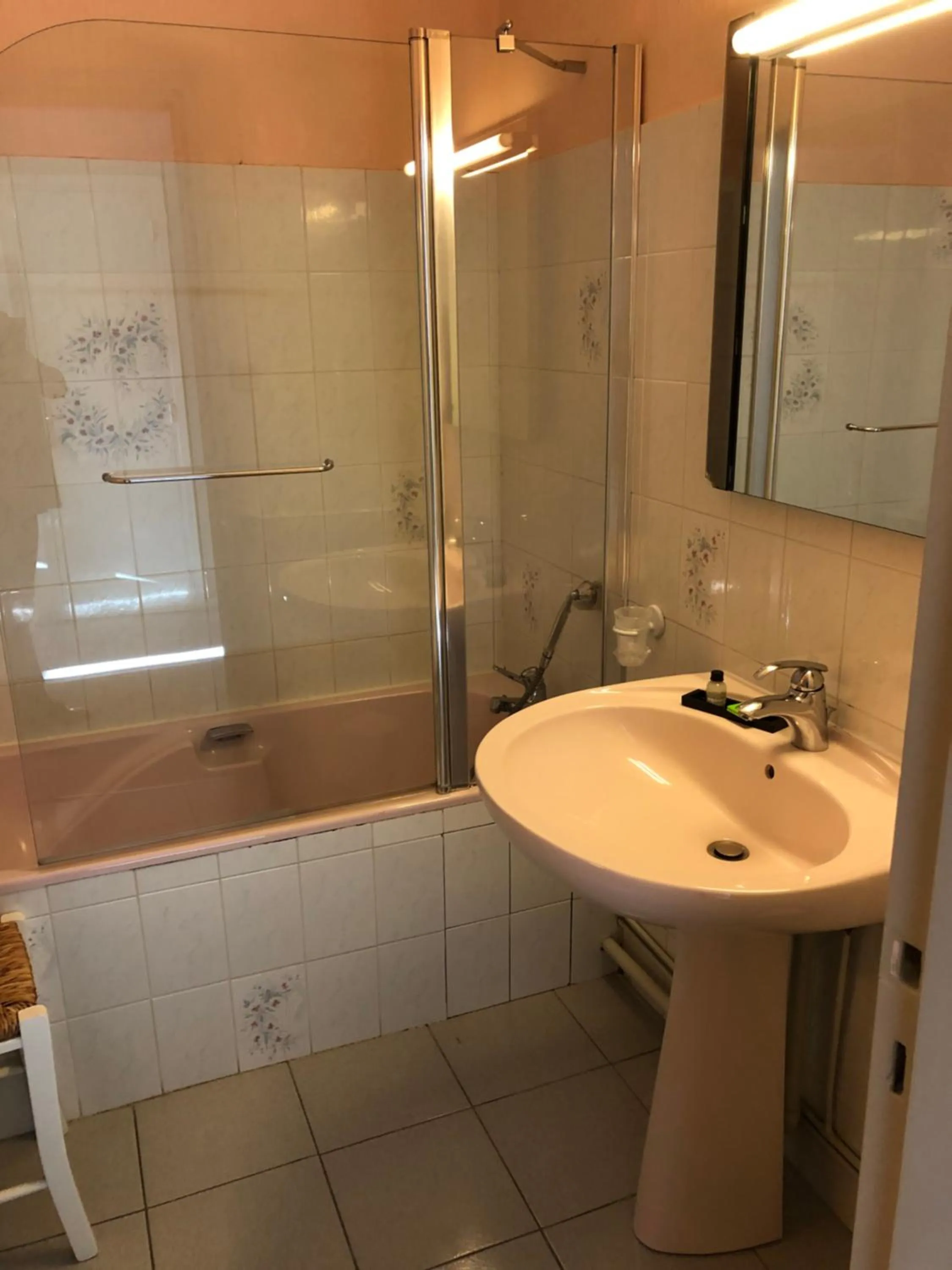 Bathroom in Hotel Restaurant Saint-Benoit