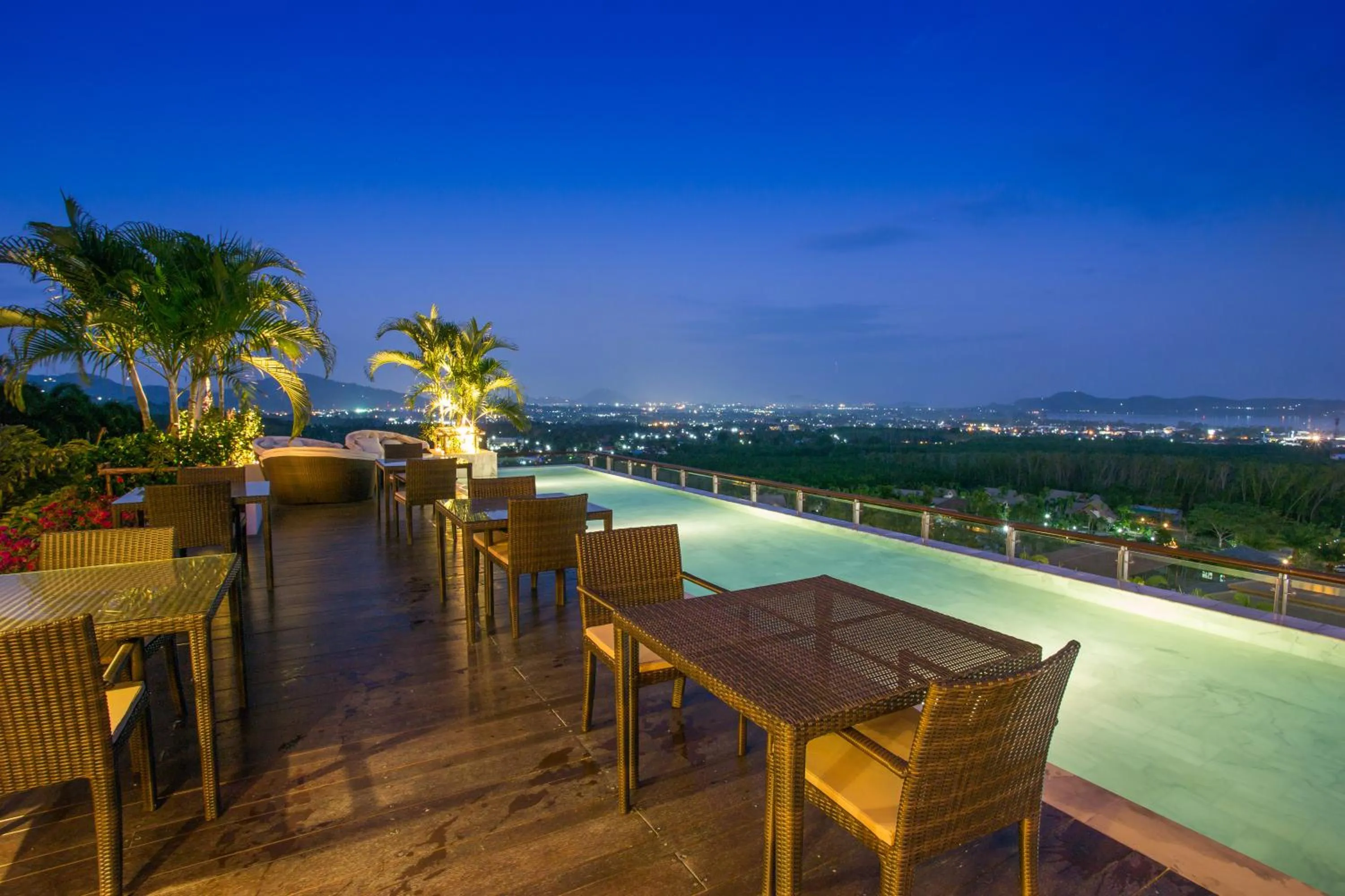 Restaurant/places to eat in Chalong Chalet Resort