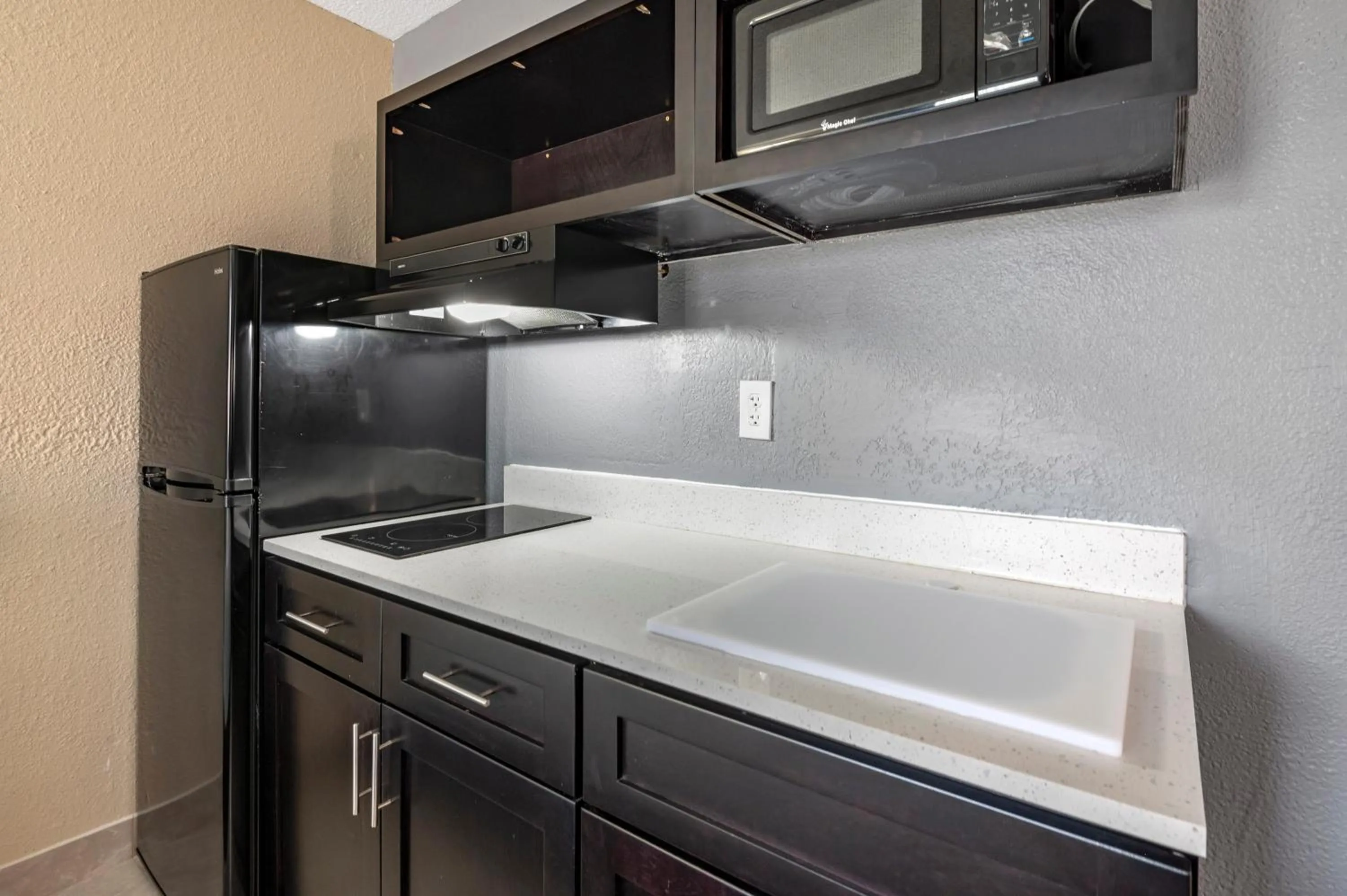 Kitchen or kitchenette in Suburban Studios Lafayette