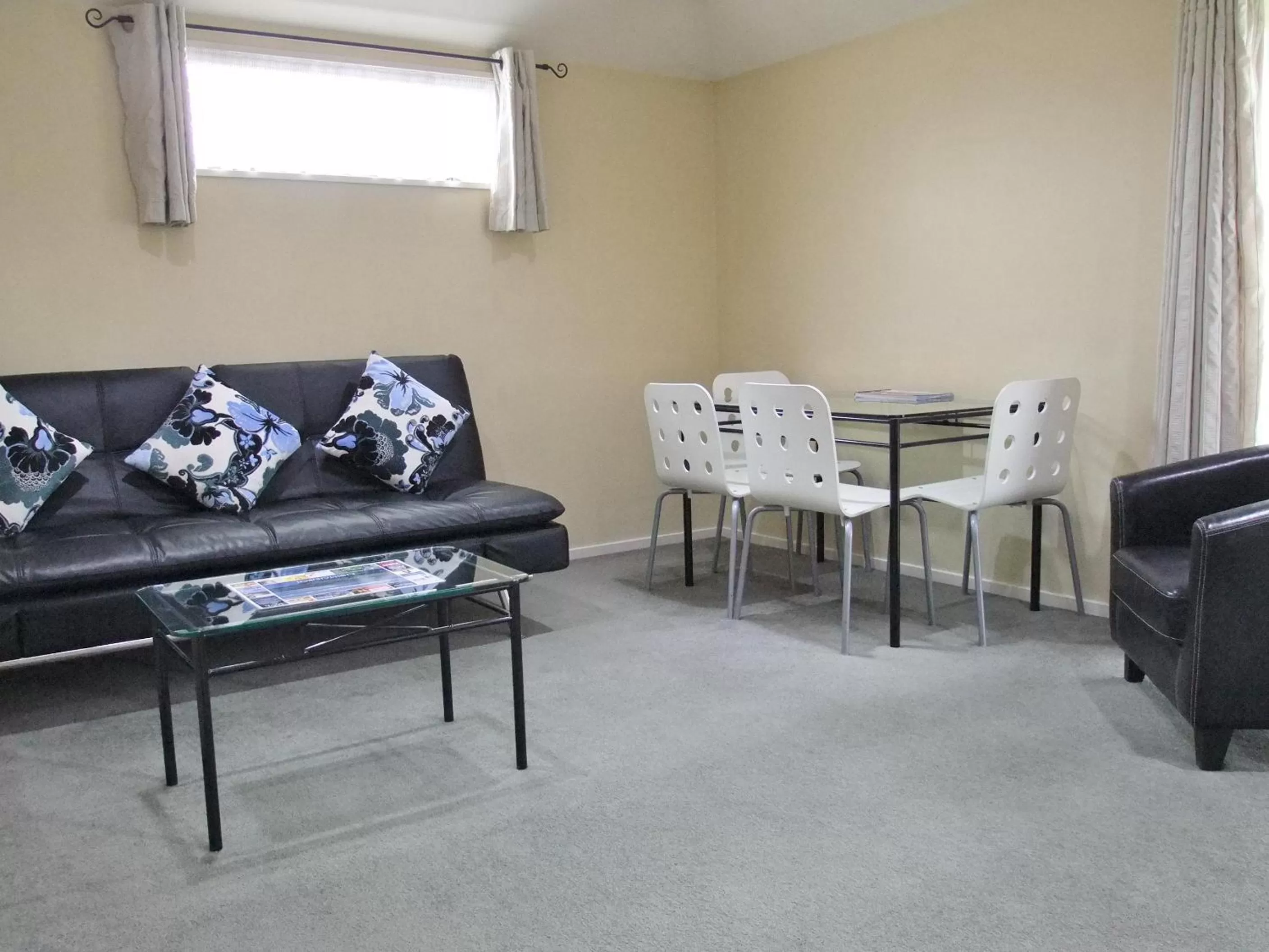 Seating area in Abbella Lodge Motel