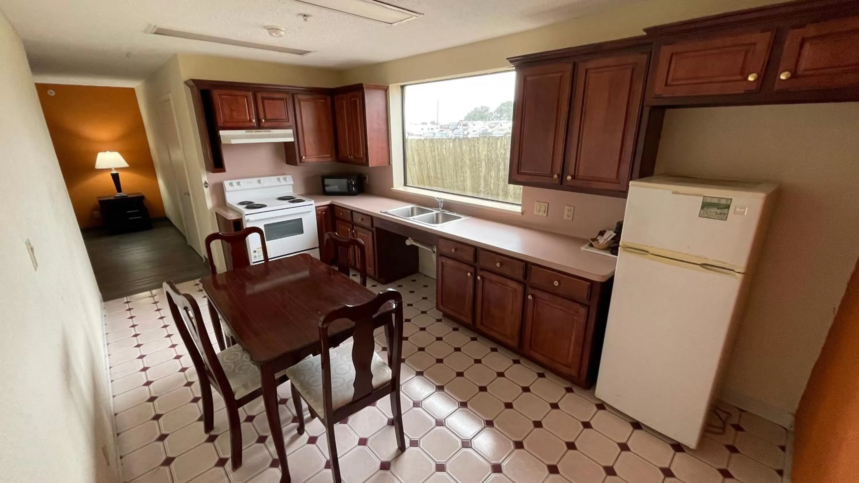 Kitchen or kitchenette in Days Inn & Suites by Wyndham Winnie