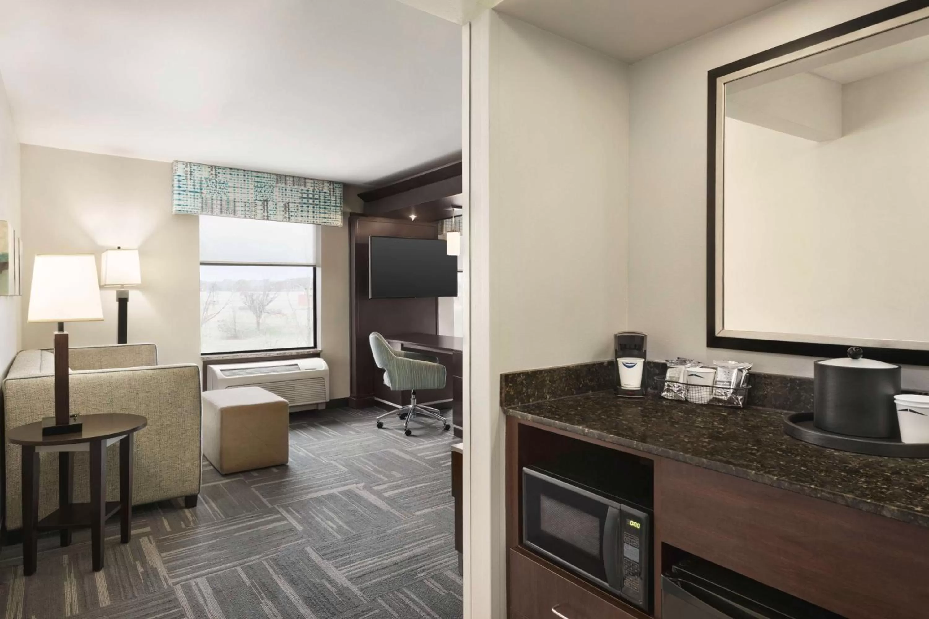 Other, Bed in Hampton Inn New Albany