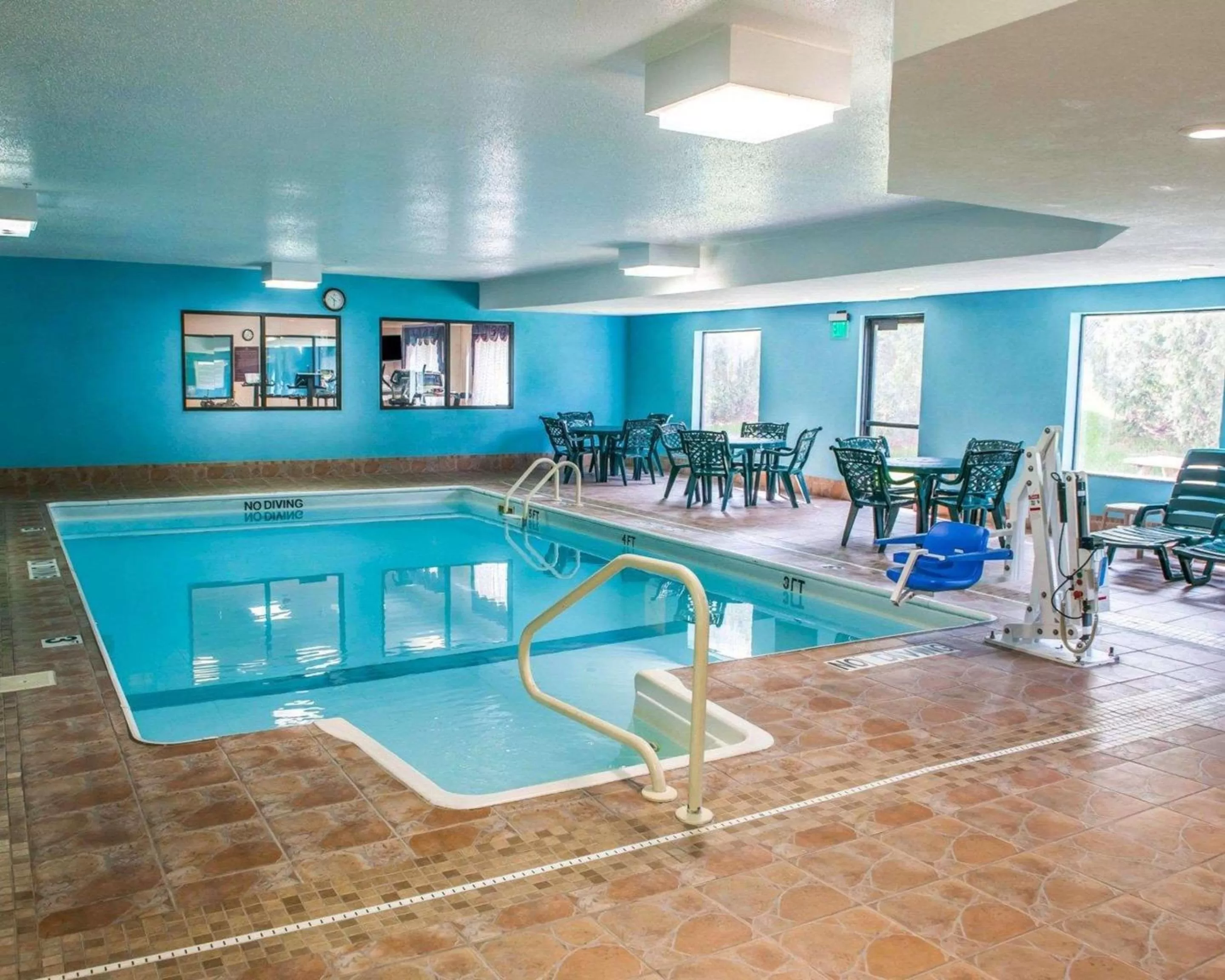 On site, Swimming Pool in Quality Inn & Suites South Bend Airport