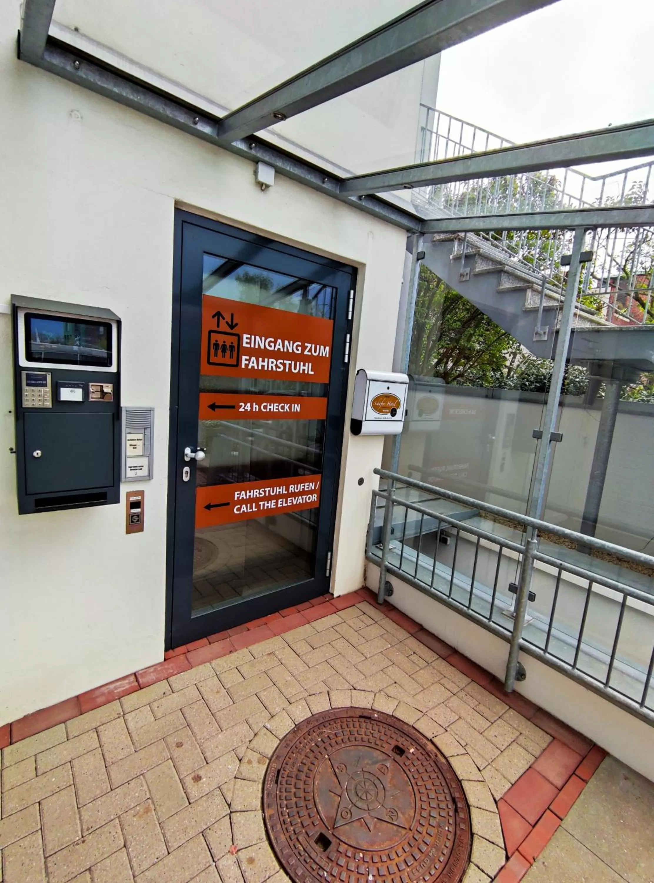 Facade/entrance in Schäfers Hotel, Self-Check-in, Cafe und Bäcker am Hotel