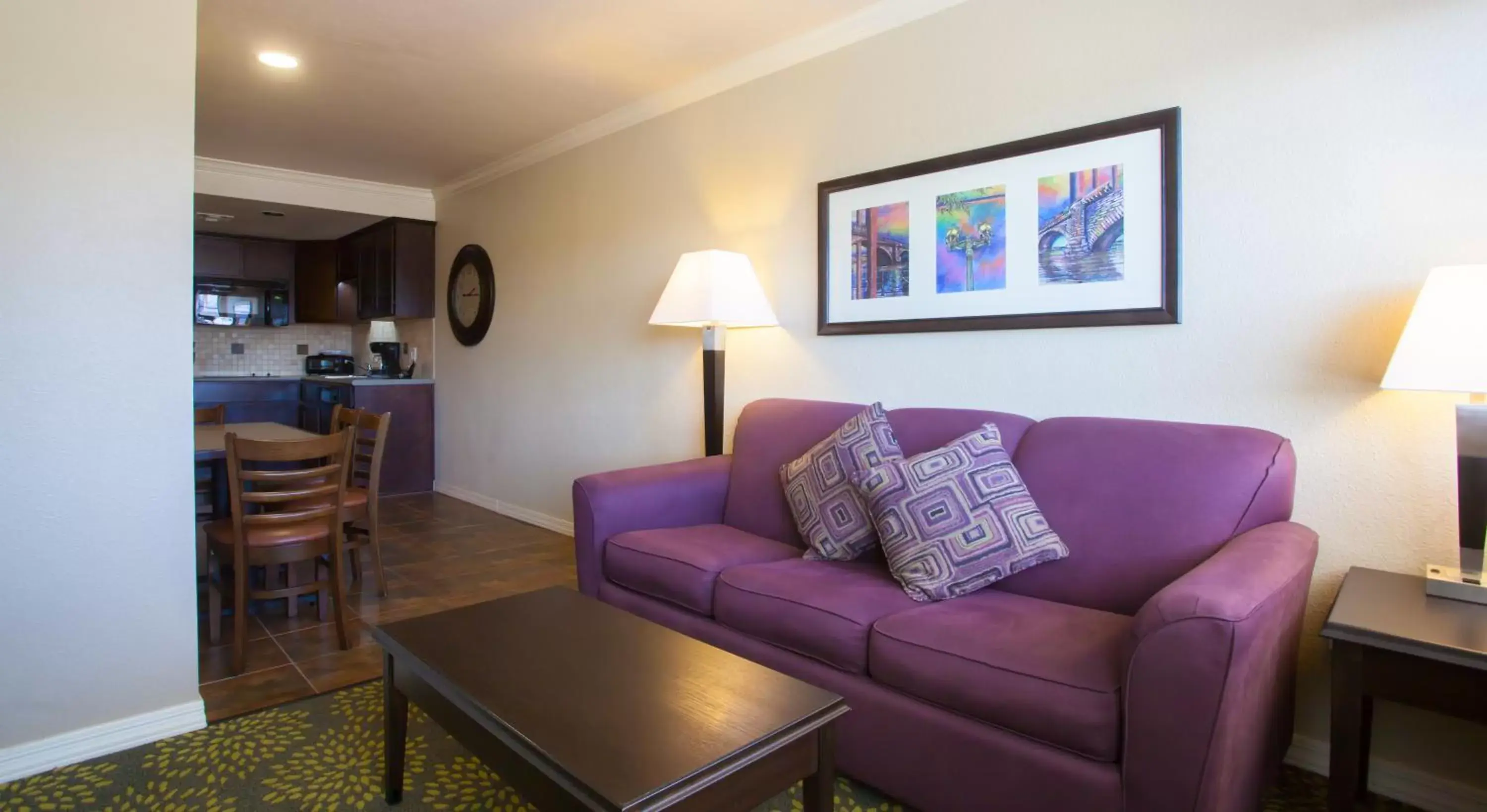 One-Bedroom Queen Suite in London Bridge Resort One-Bedroom Queen Suite in London Bridge Resort