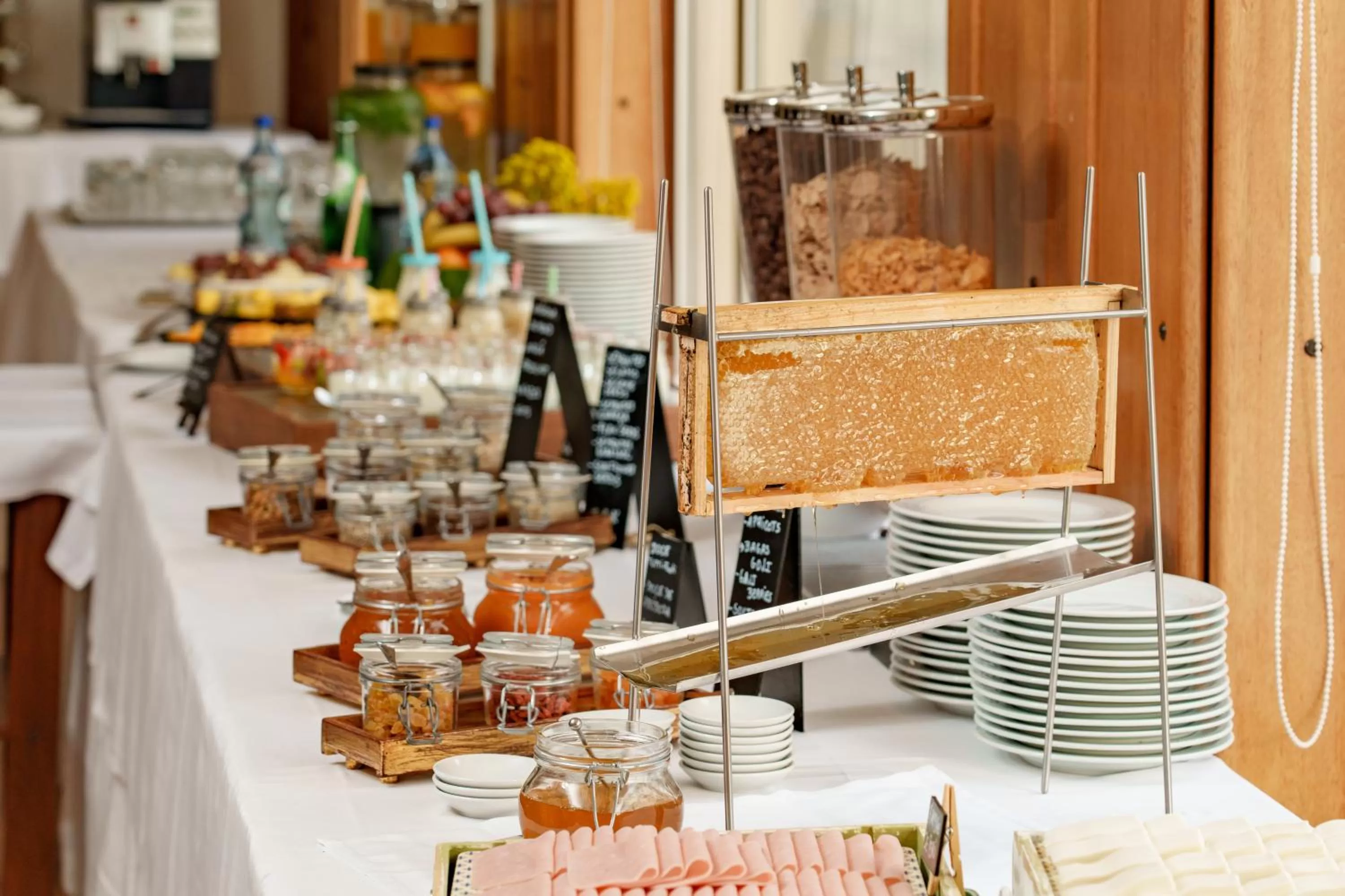 Food and drinks in Hotel Dom Goncalo & Spa