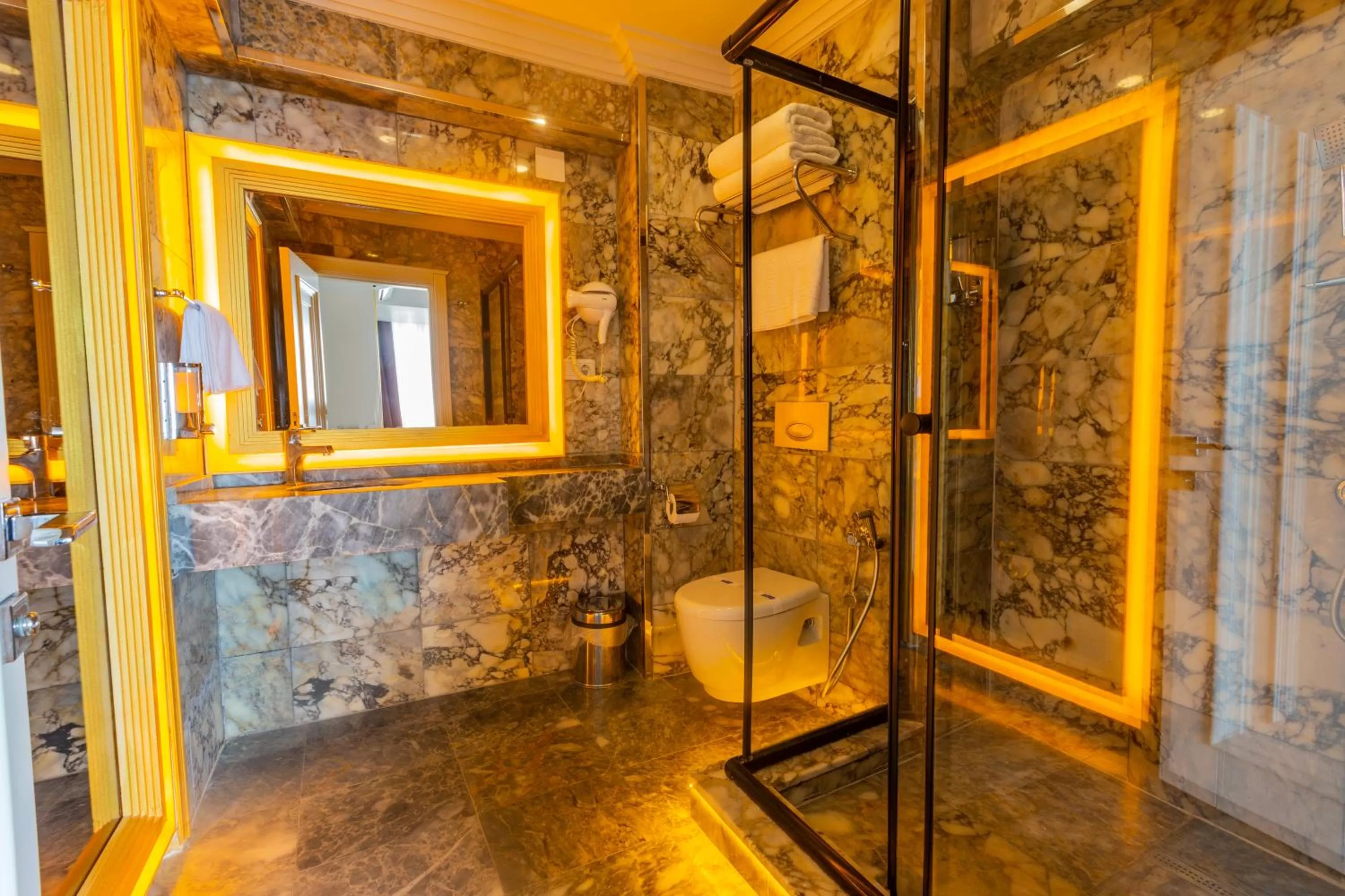 Shower in Andalouse Otel