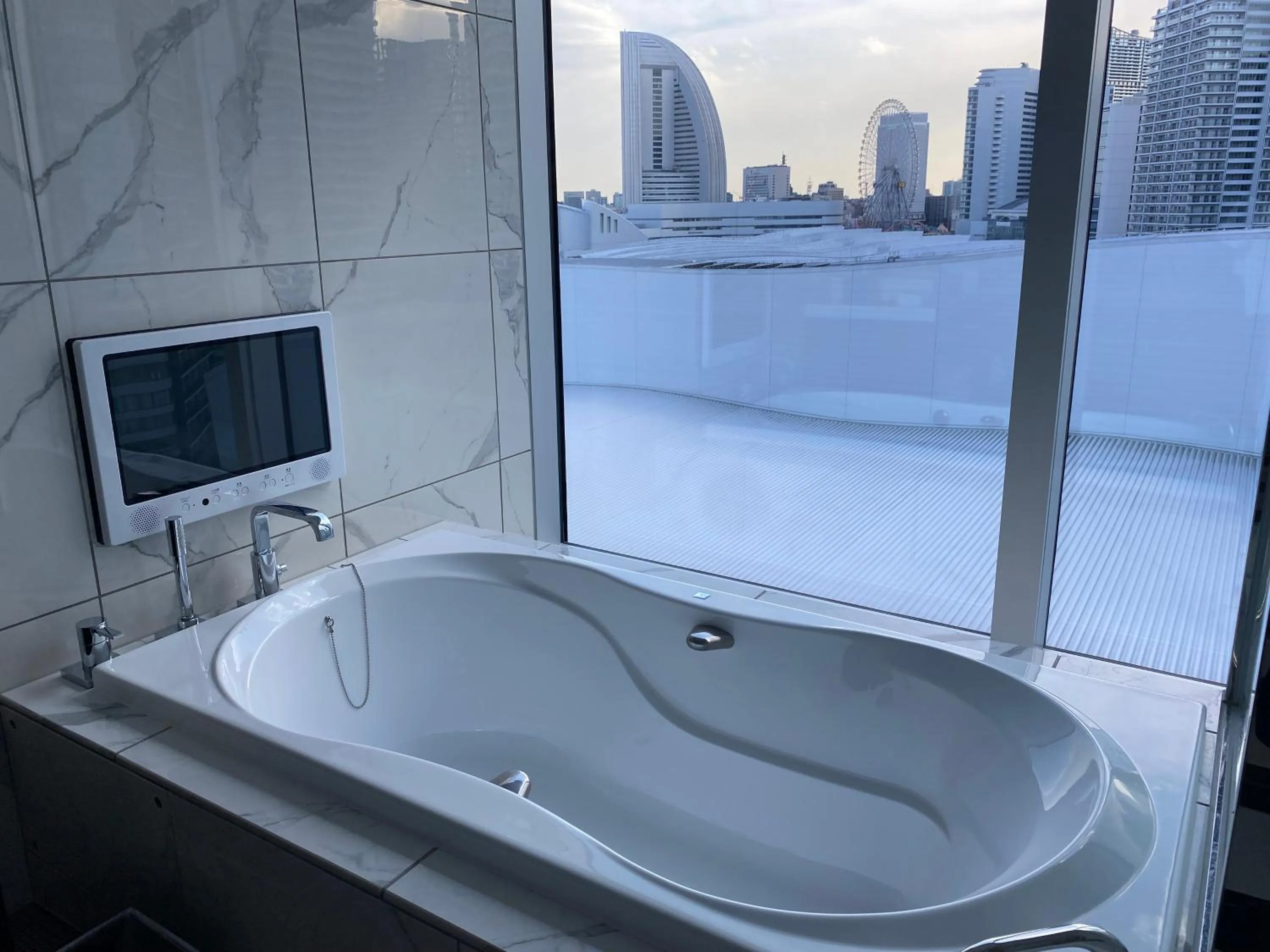 TV and multimedia in The Kahala Hotel & Resort Yokohama