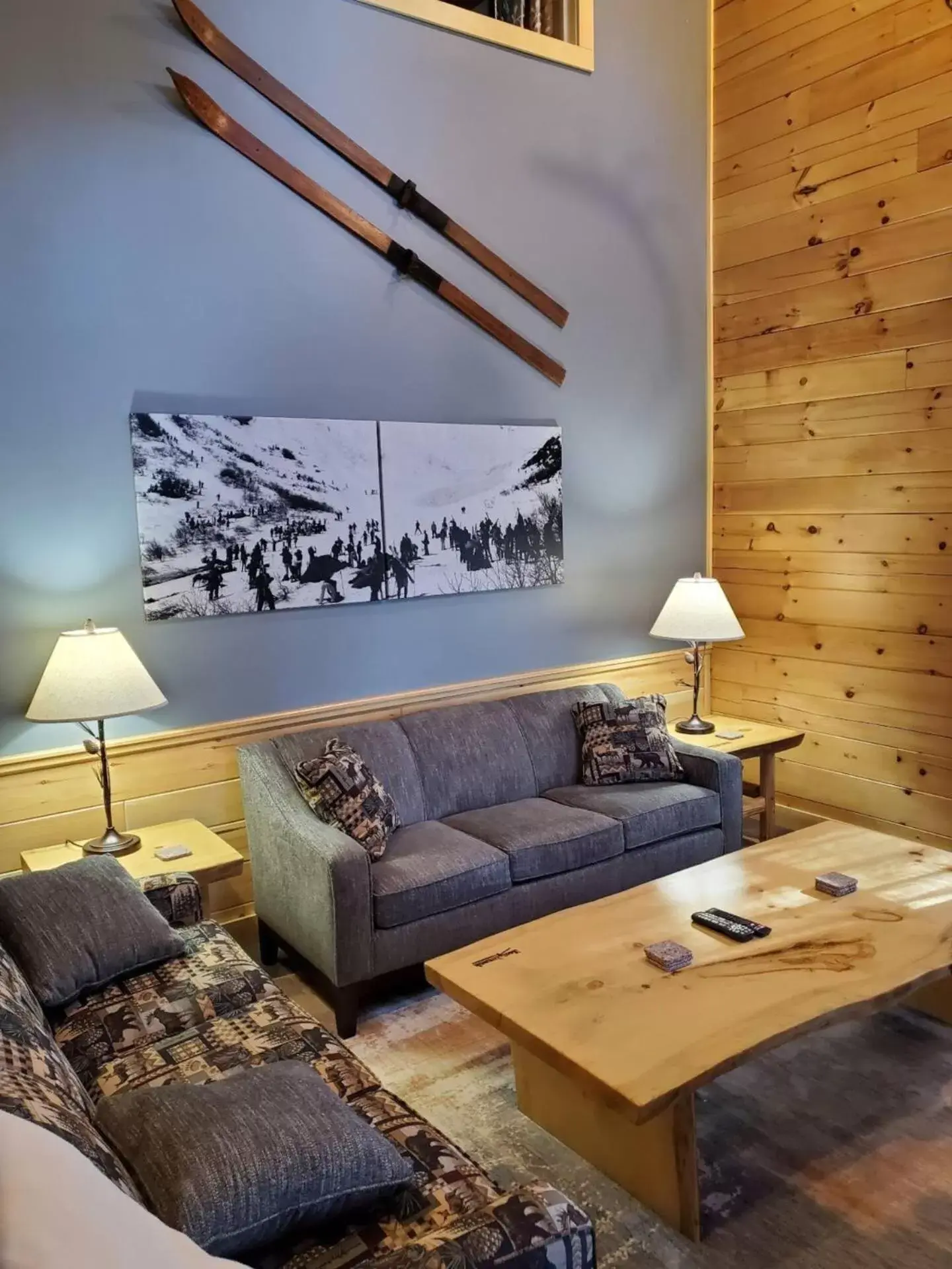 Six-Bedroom House in New England Inn & Lodge Six-Bedroom House in New England Inn & Lodge