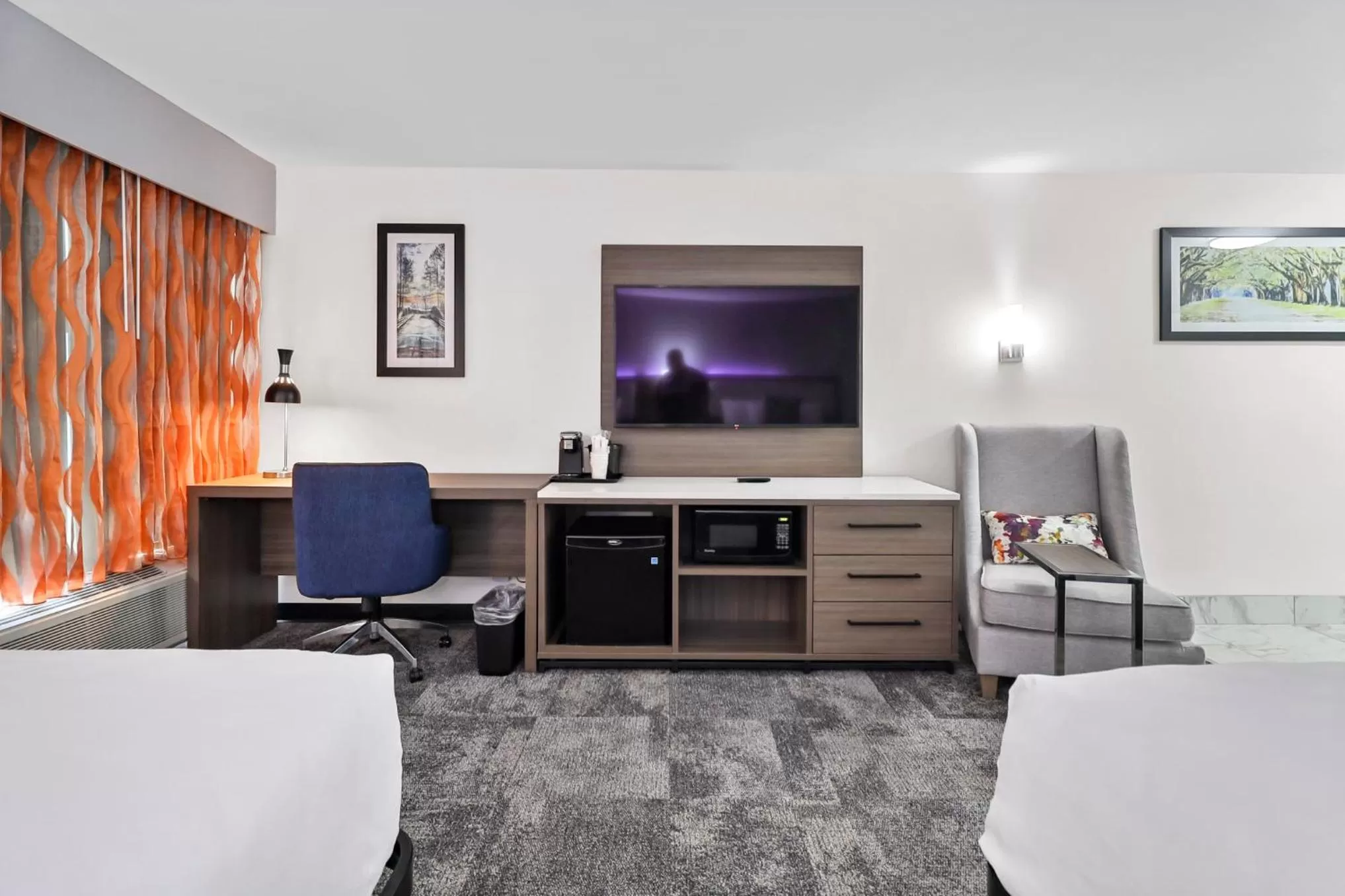 Living room in La Quinta by Wyndham Atlanta South - Newnan