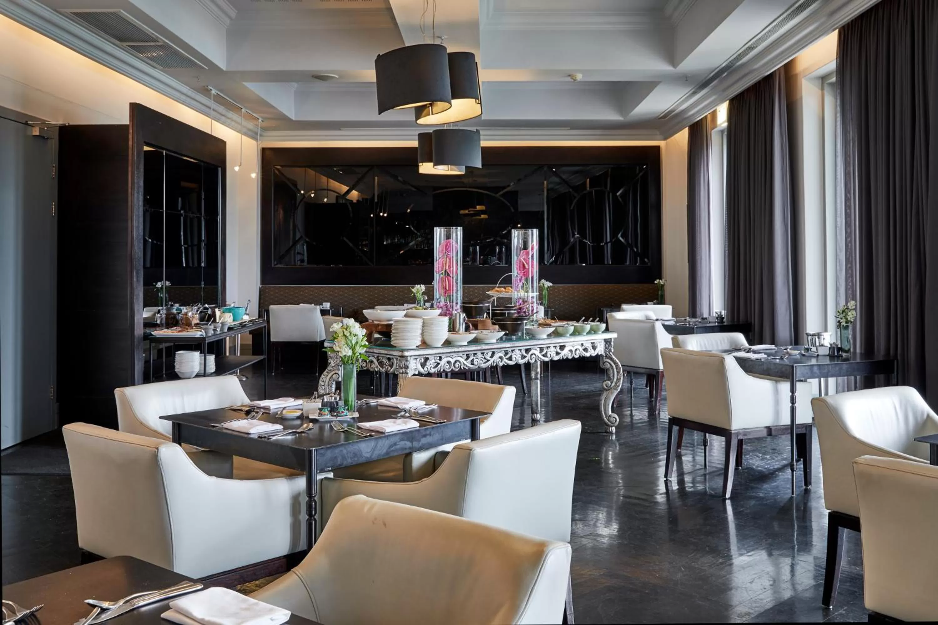 Restaurant/places to eat in Queen Victoria Hotel by NEWMARK