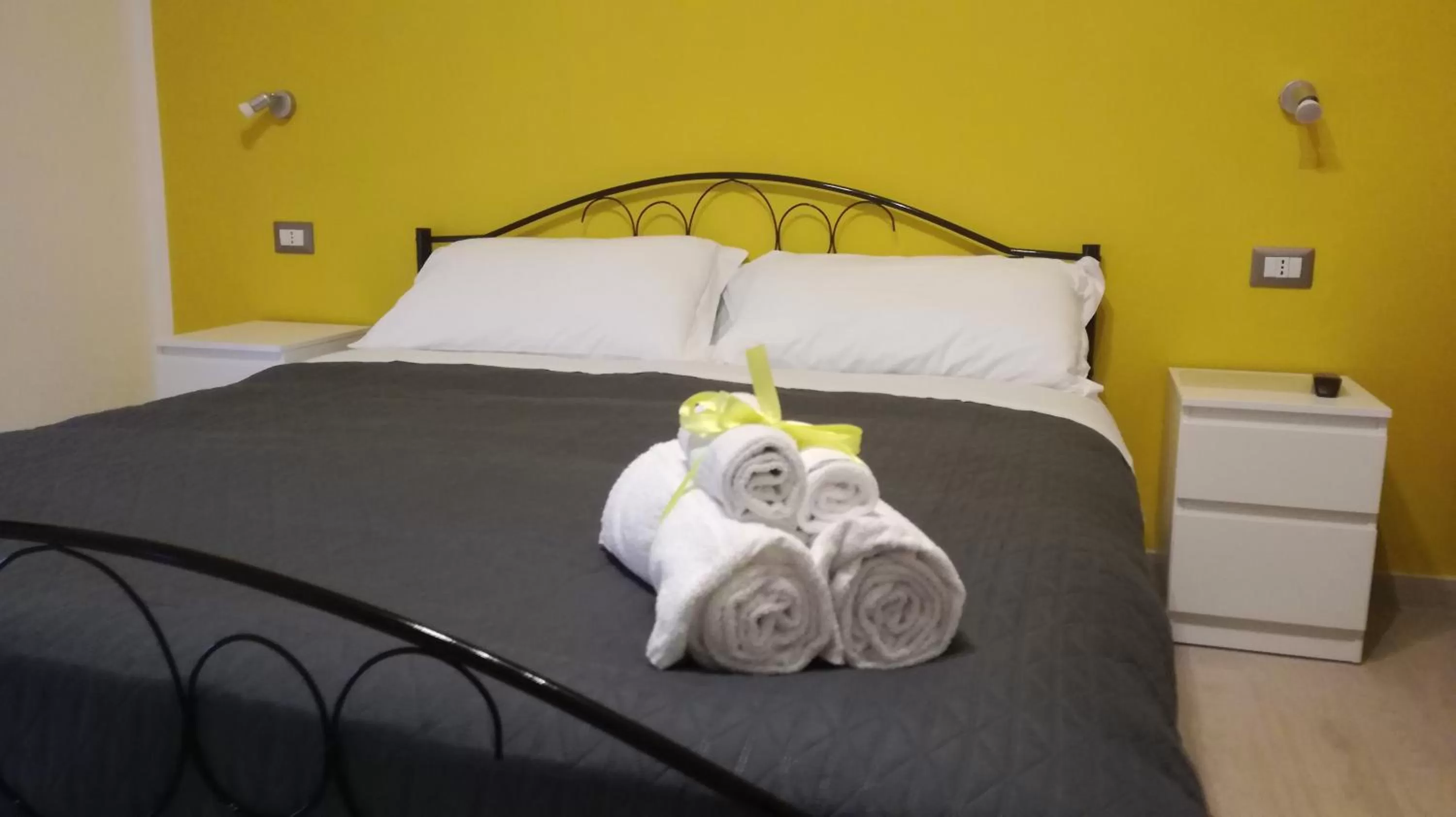 Bed in Bonsai Bed & Breakfast