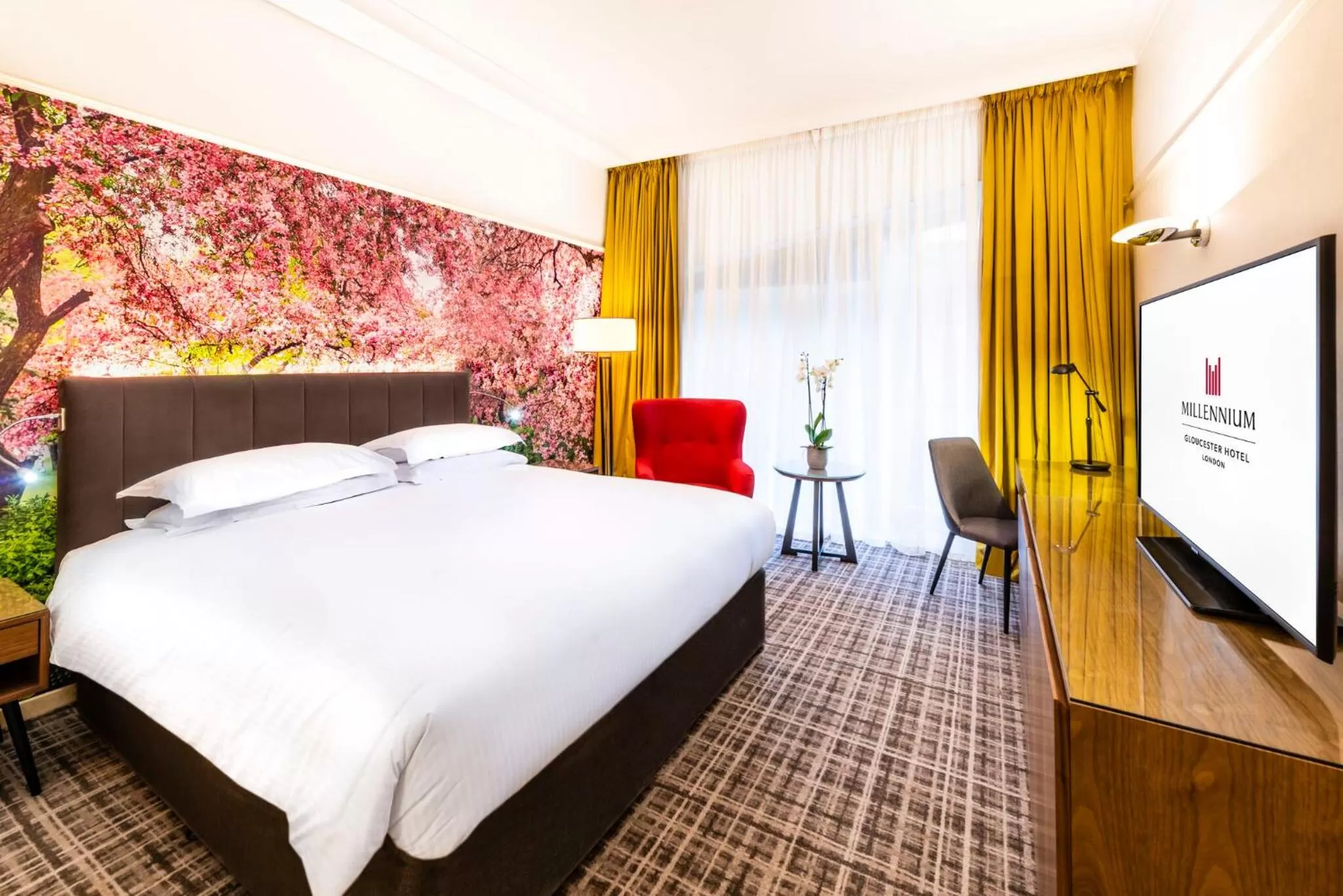 Photo of the whole room, Bed in Millennium Hotel and Conference Centre Gloucester London