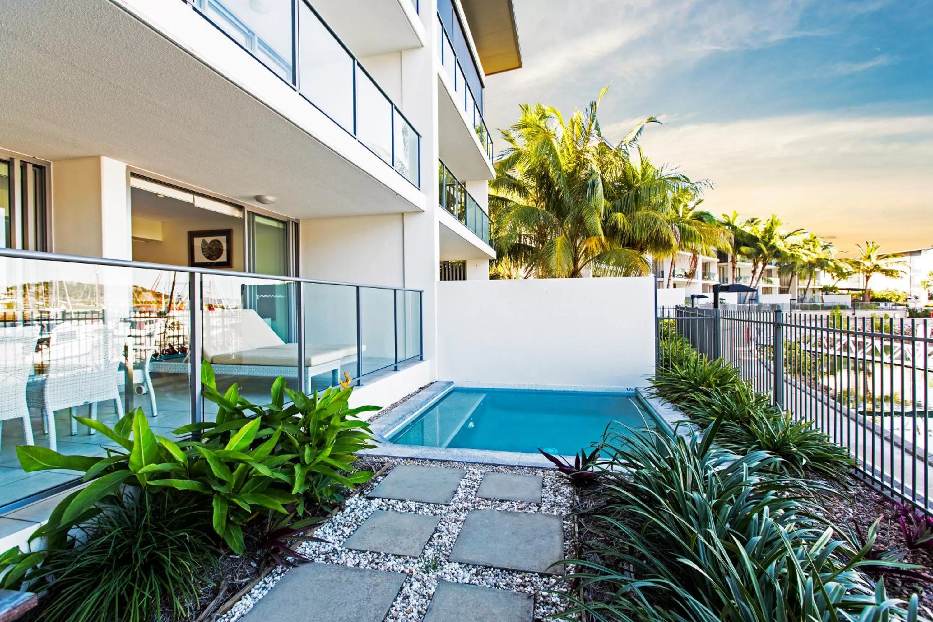 Swimming pool in Peppers Blue on Blue