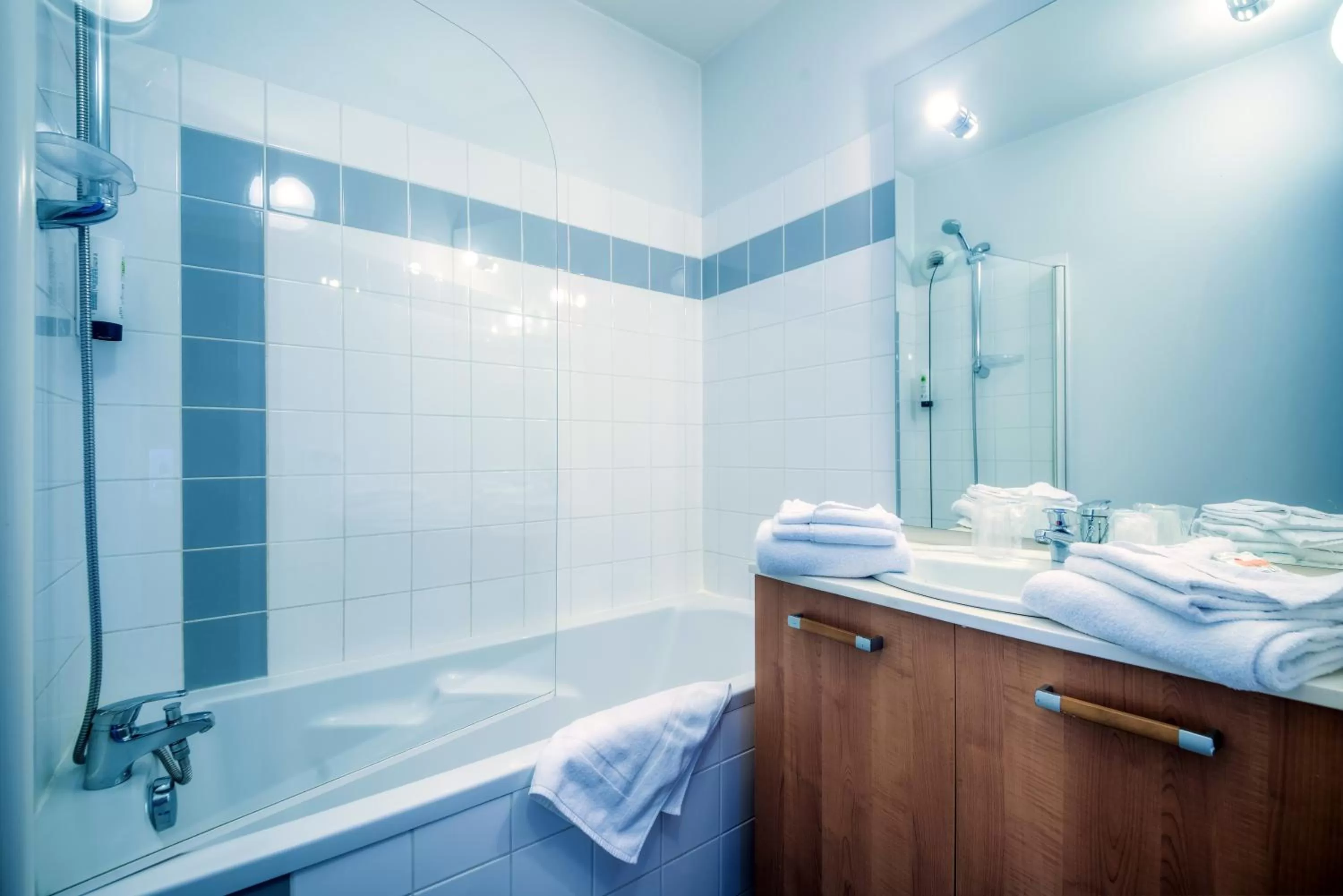 Bathroom in Comfort Aparthotel Saint-Nazaire Les Portes de l Ocean