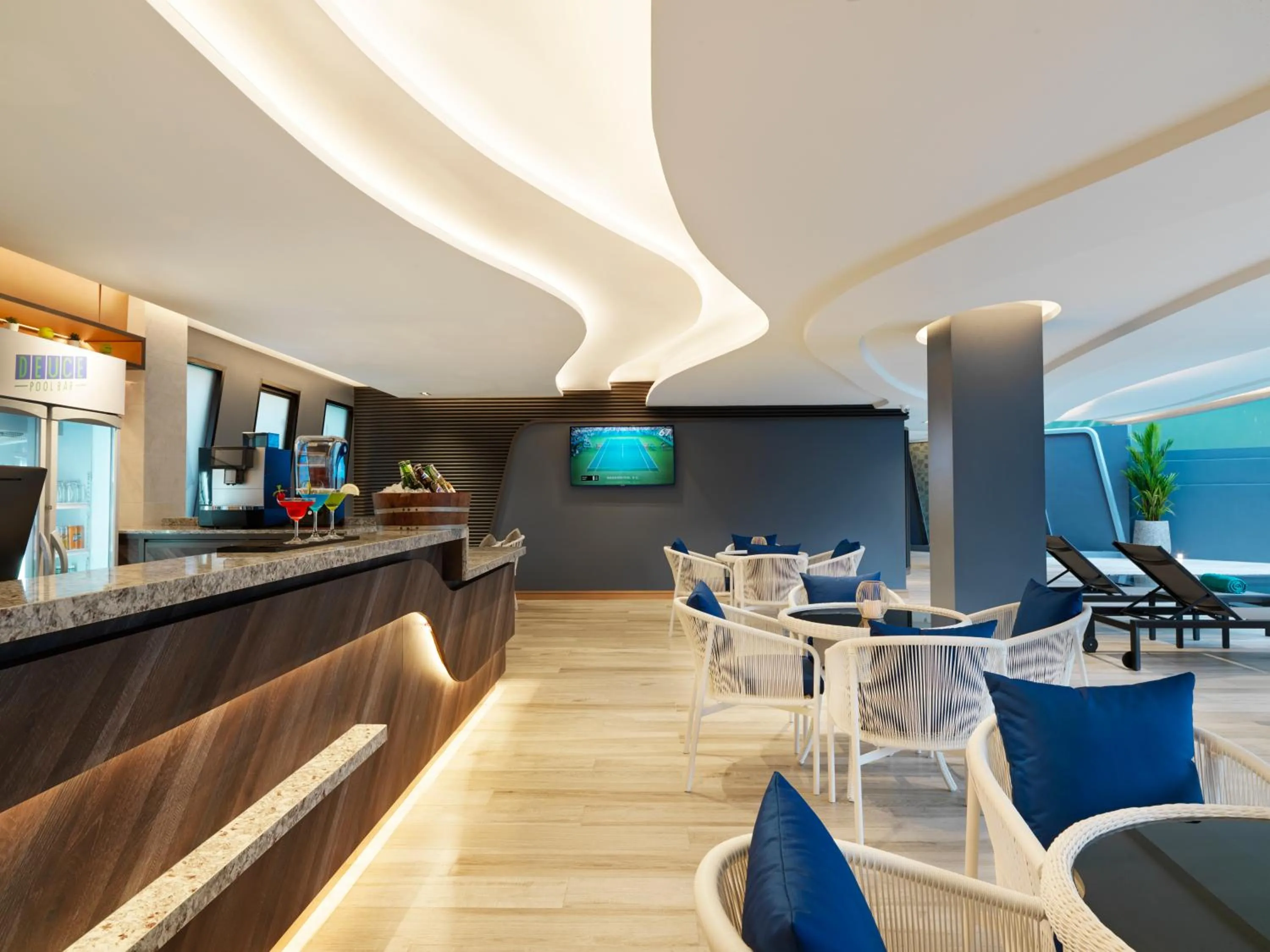 Lounge or bar in The Oceanic Sportel Phuket - SHA Extra Plus