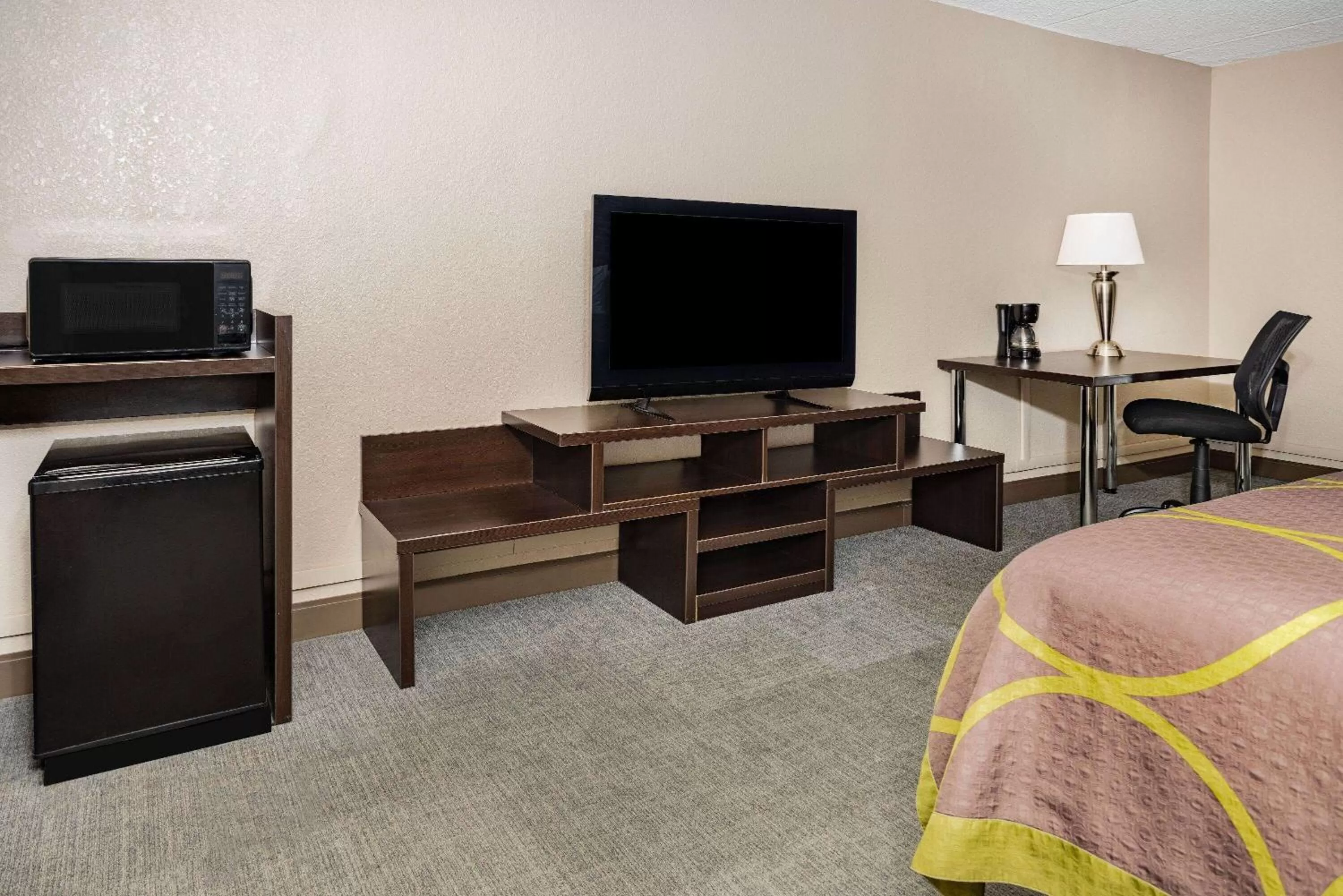Photo of the whole room in Super 8 by Wyndham Mount Laurel