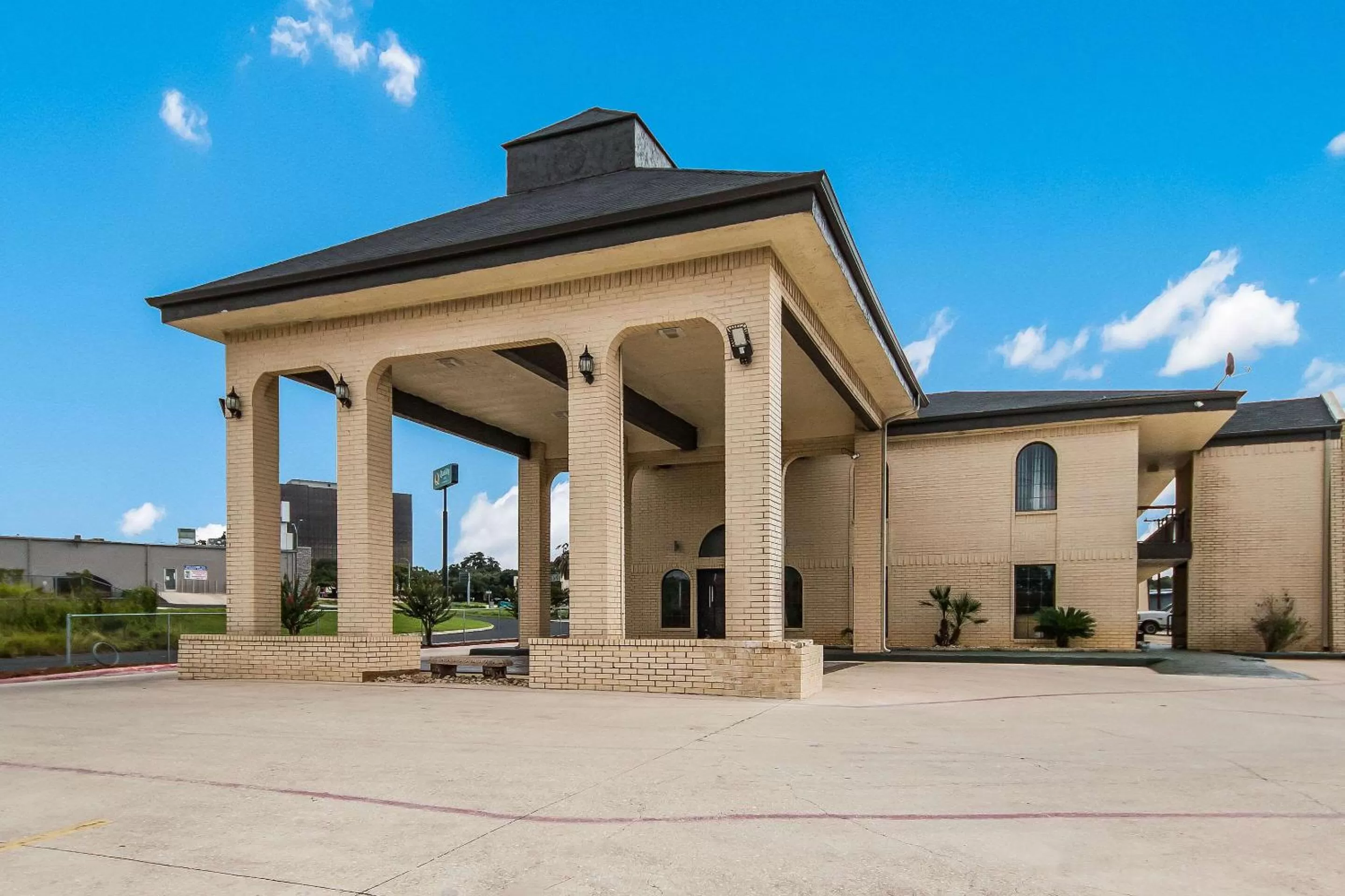 Property building in Quality Inn Medical Center