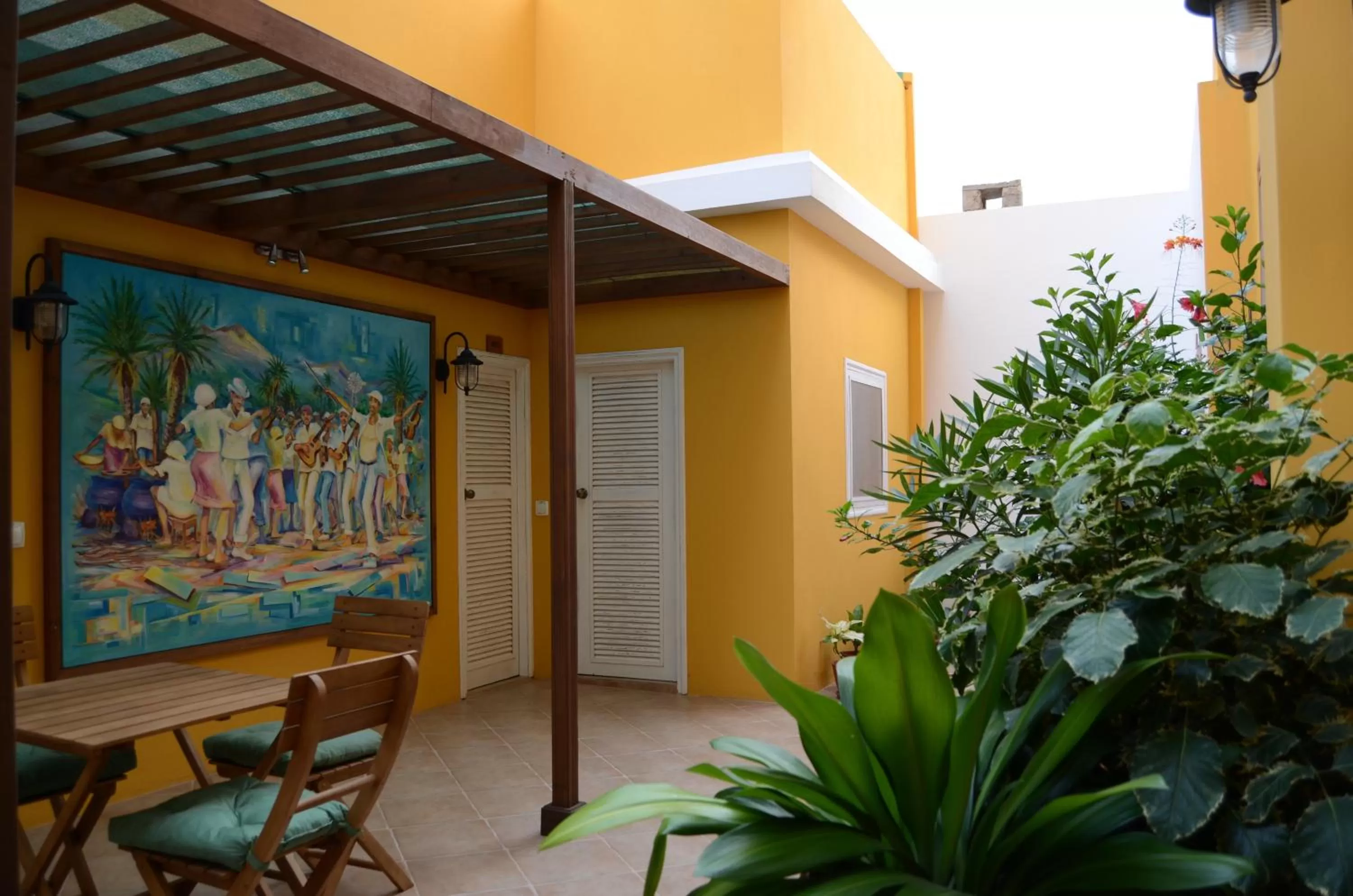 Garden in Kira's Boutique Hotel