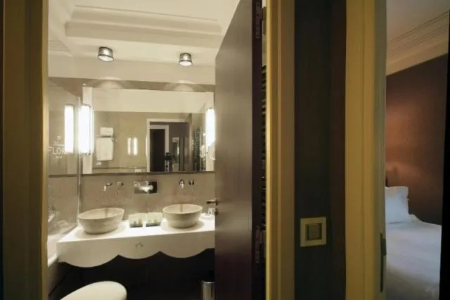 Bathroom in Hôtel Princesse Flore