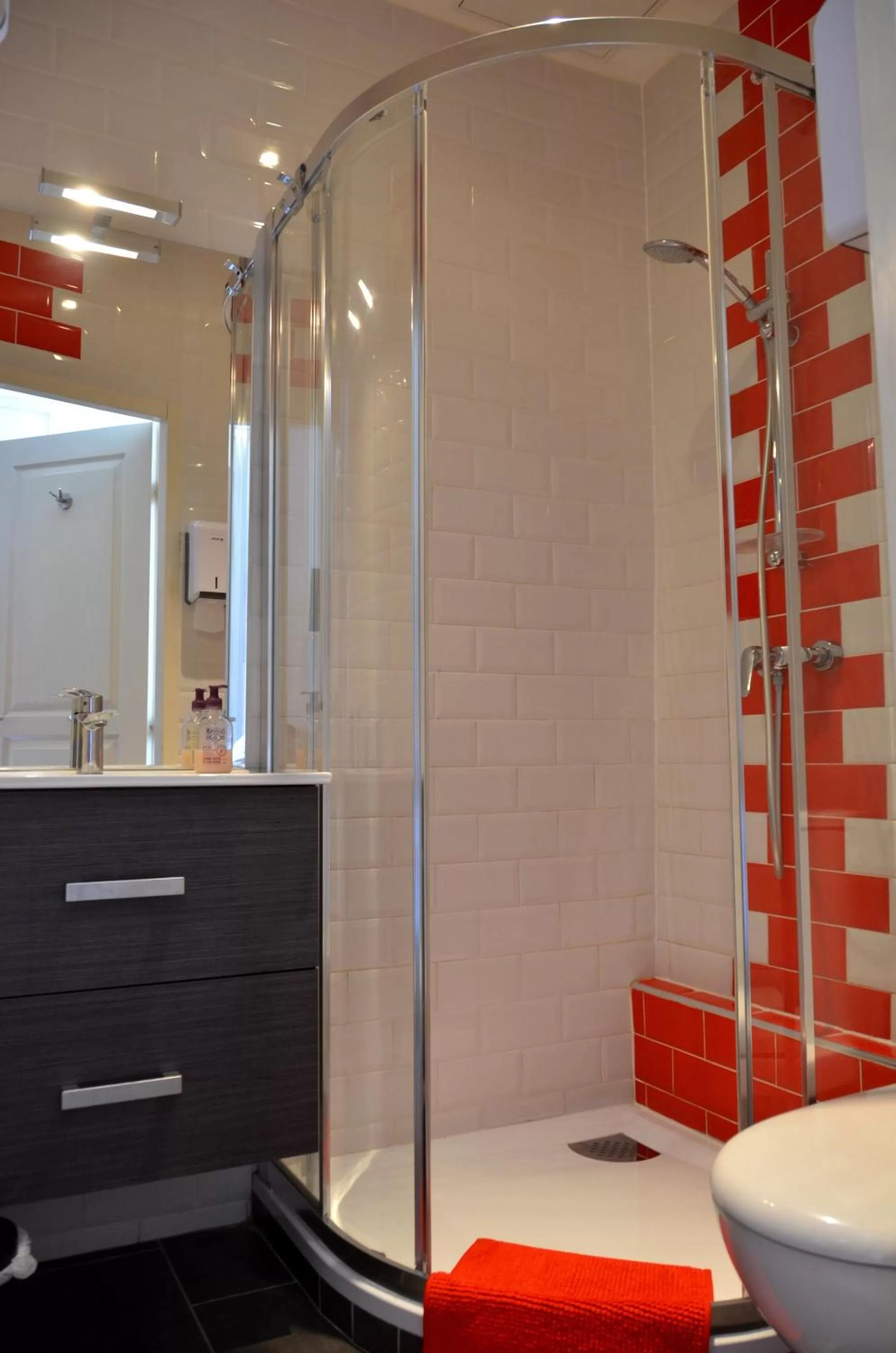 Bathroom in Aux Lys d'Or