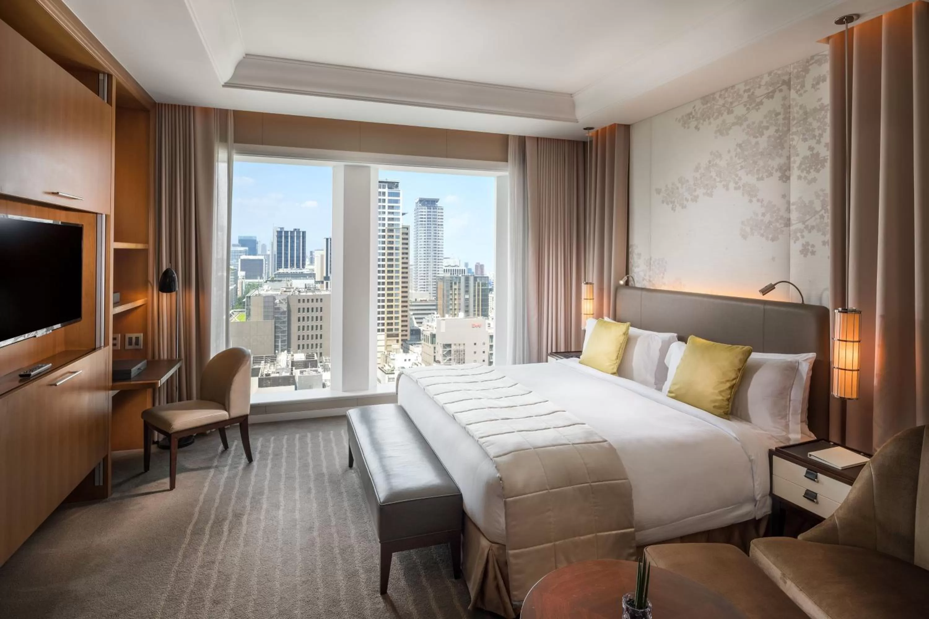 Photo of the whole room, Bed in The St. Regis Osaka