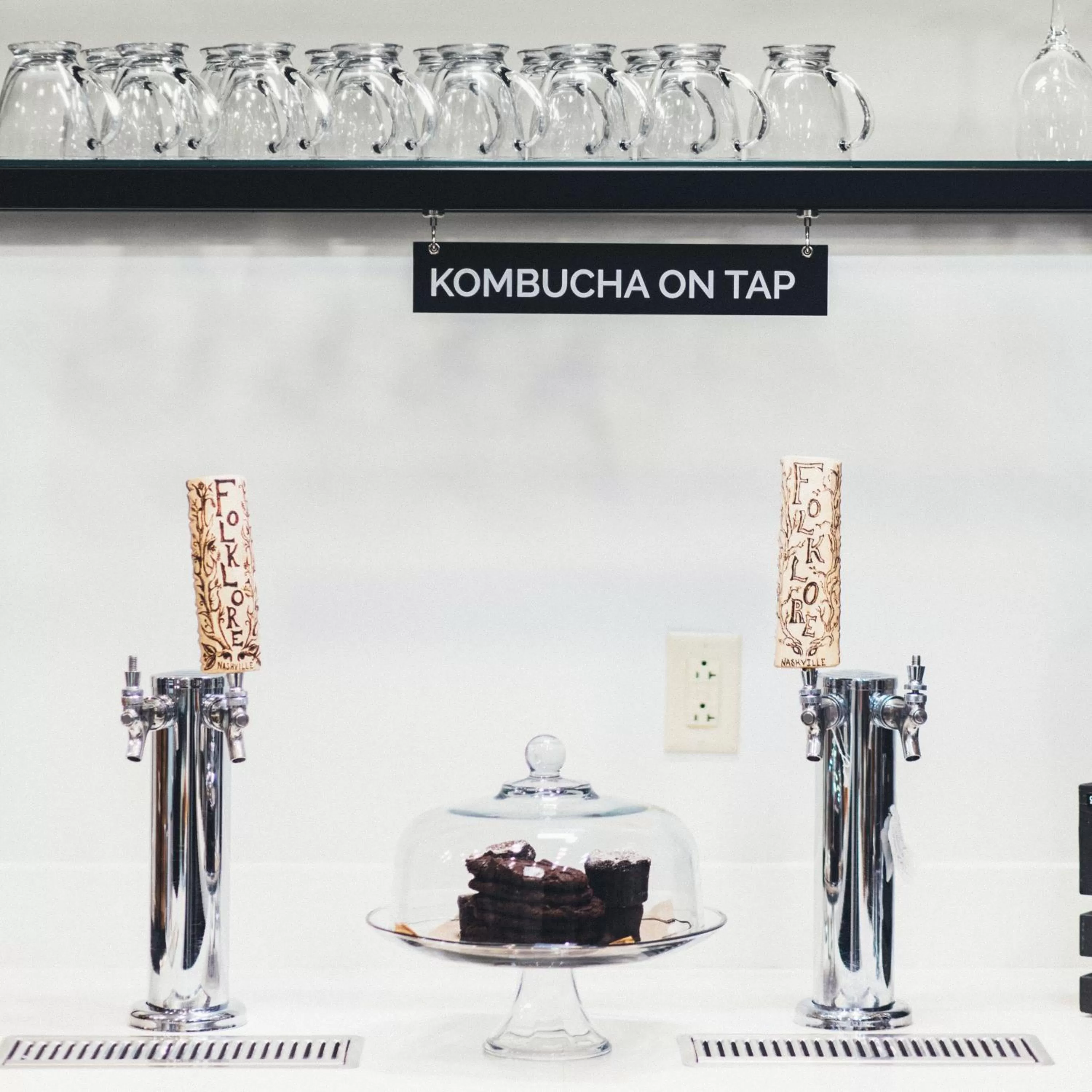 Coffee/tea facilities in Loews Nashville Hotel at Vanderbilt Plaza