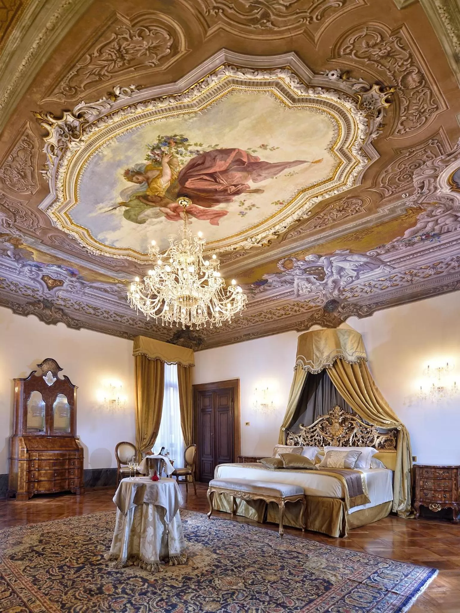 Photo of the whole room, Bed in Hotel Ai Cavalieri di Venezia
