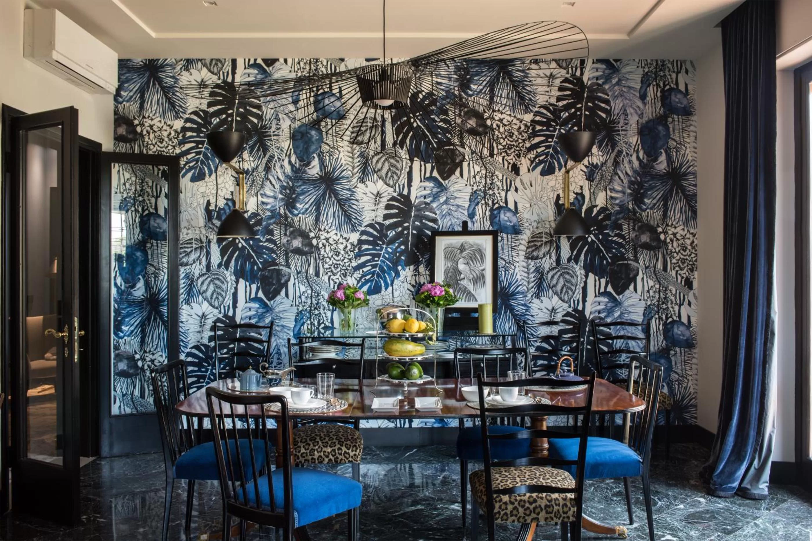 Restaurant/places to eat in Velona's Jungle Luxury Suites