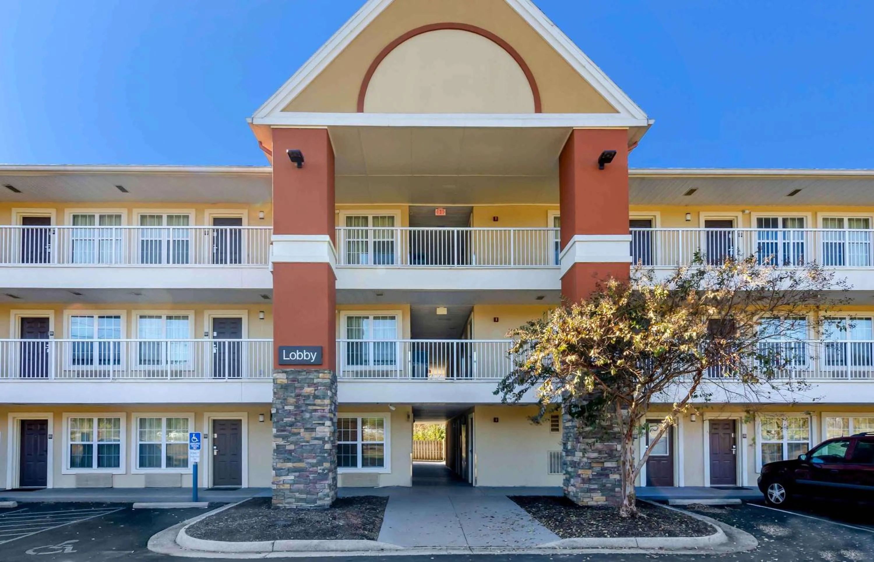Property building in Extended Stay America Select Suites - Roanoke - Airport