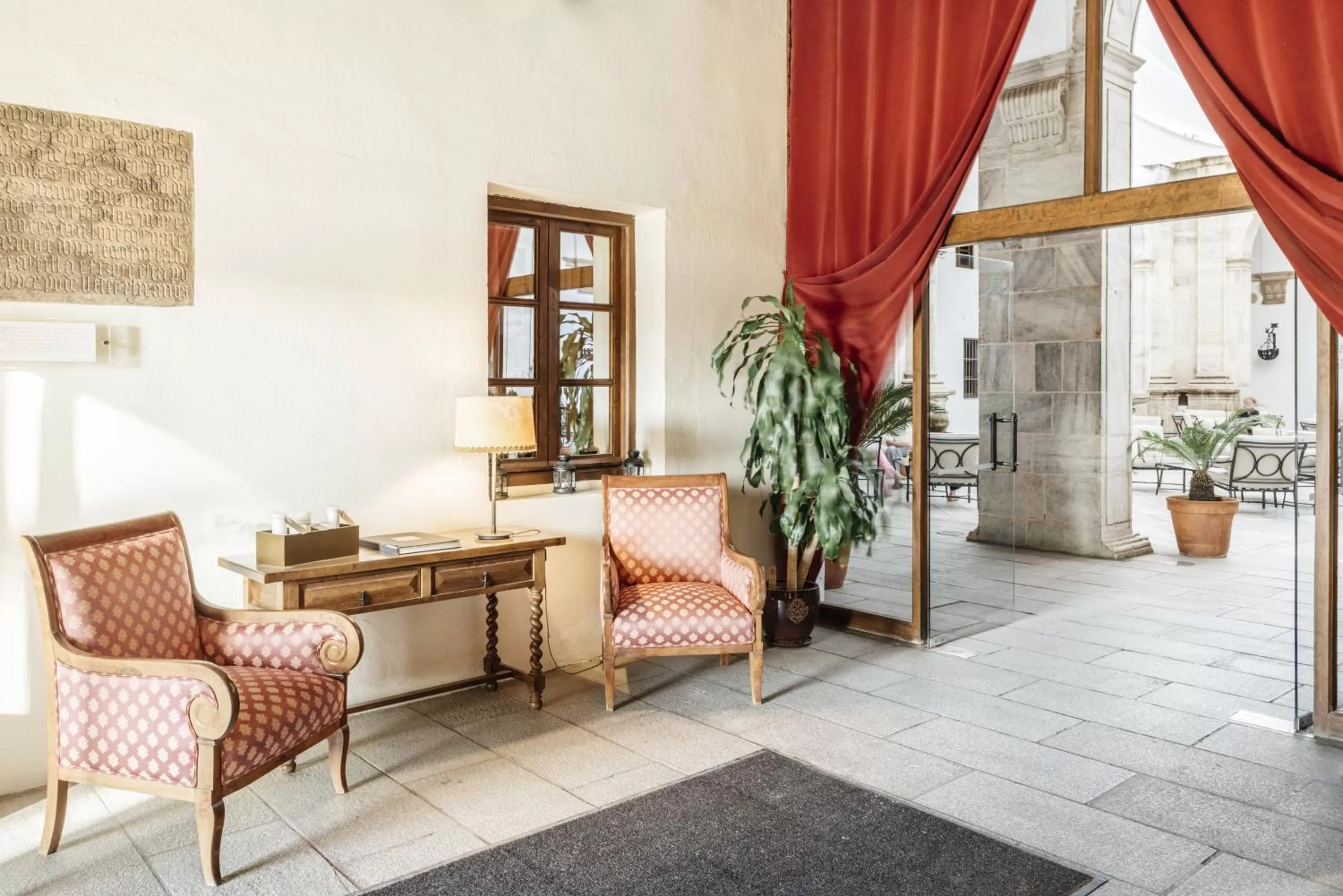 Lobby or reception in Parador de Zafra