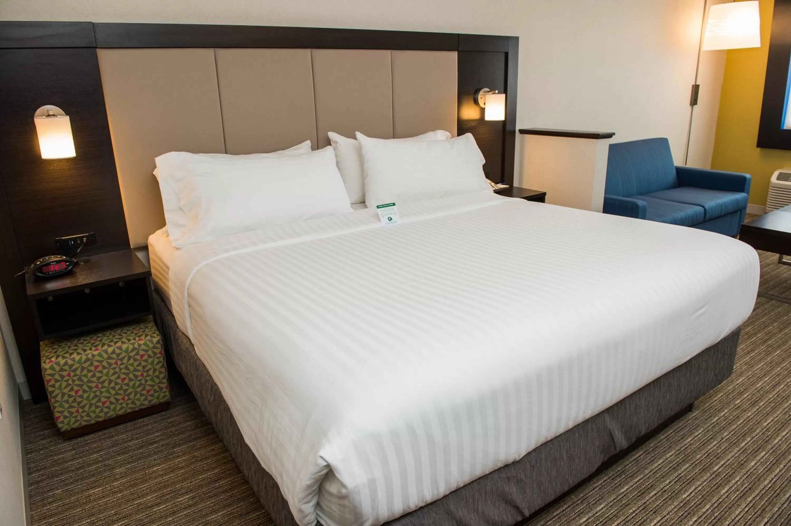 Photo of the whole room, Bed in Holiday Inn Express & Suites - Marietta by IHG