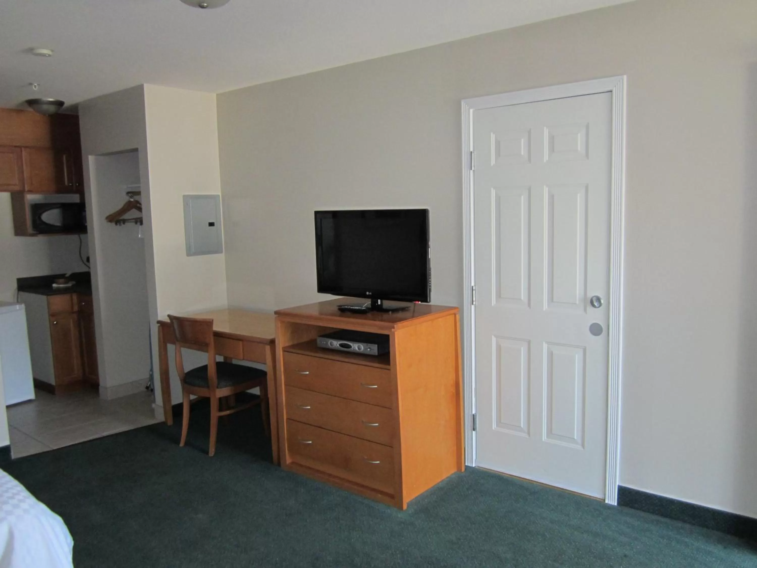 TV and multimedia in Ramada Merritt