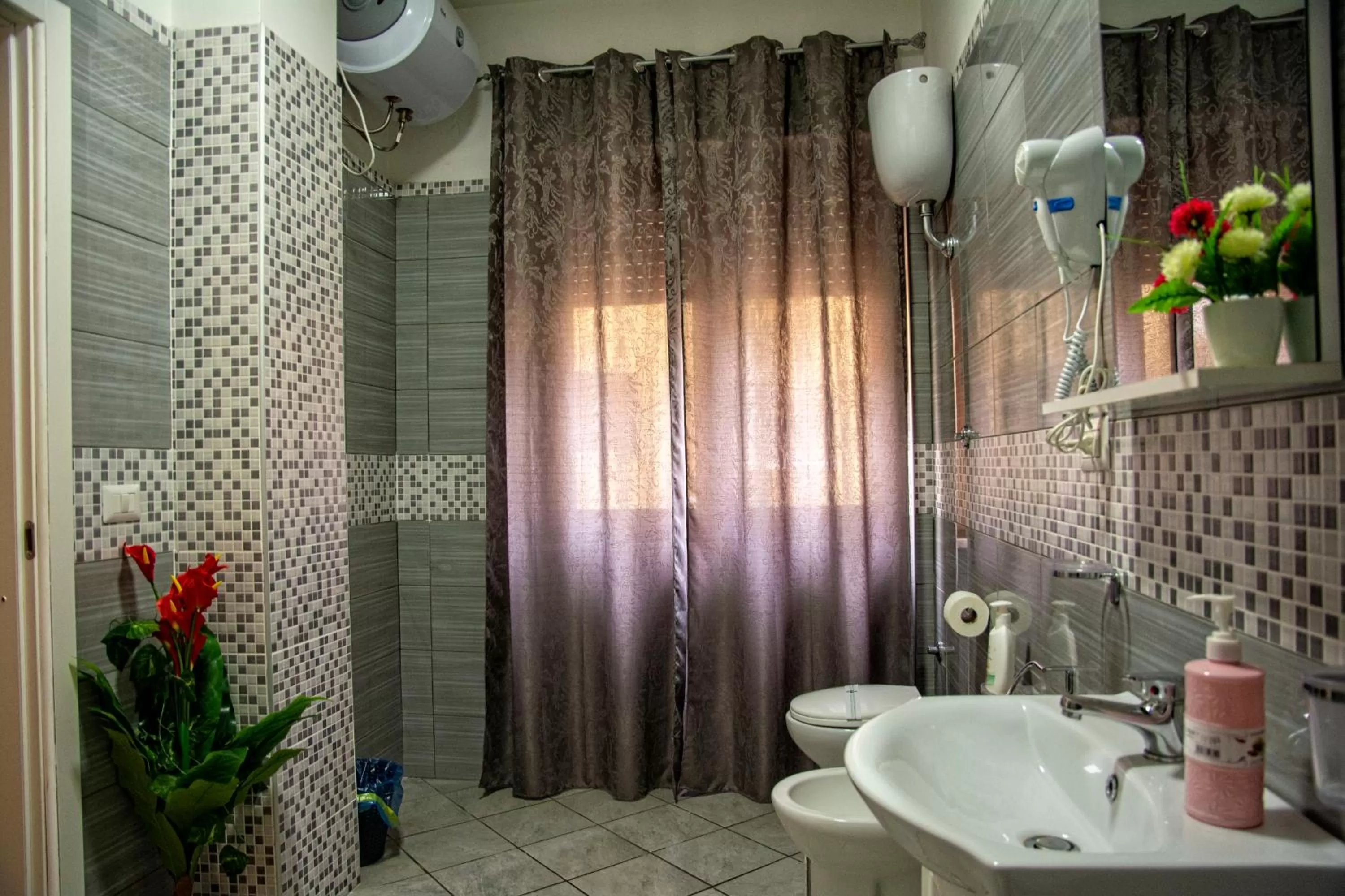 Toilet, Bathroom in Stazione Centrale B&B