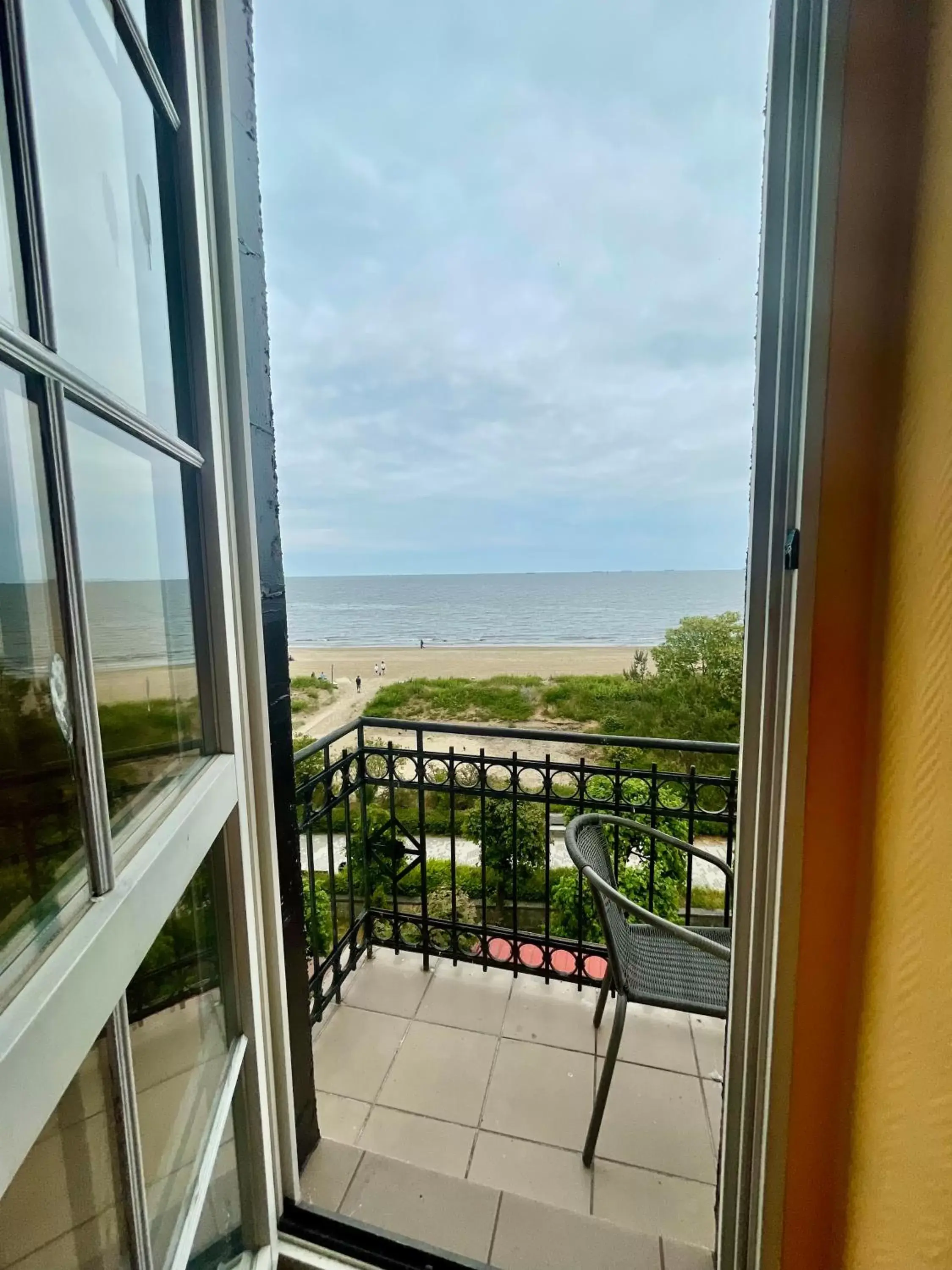 Deluxe Triple Room with Sea View in Willa Księżniczki Sopotu Deluxe Triple Room with Sea View in Willa Księżniczki Sopotu