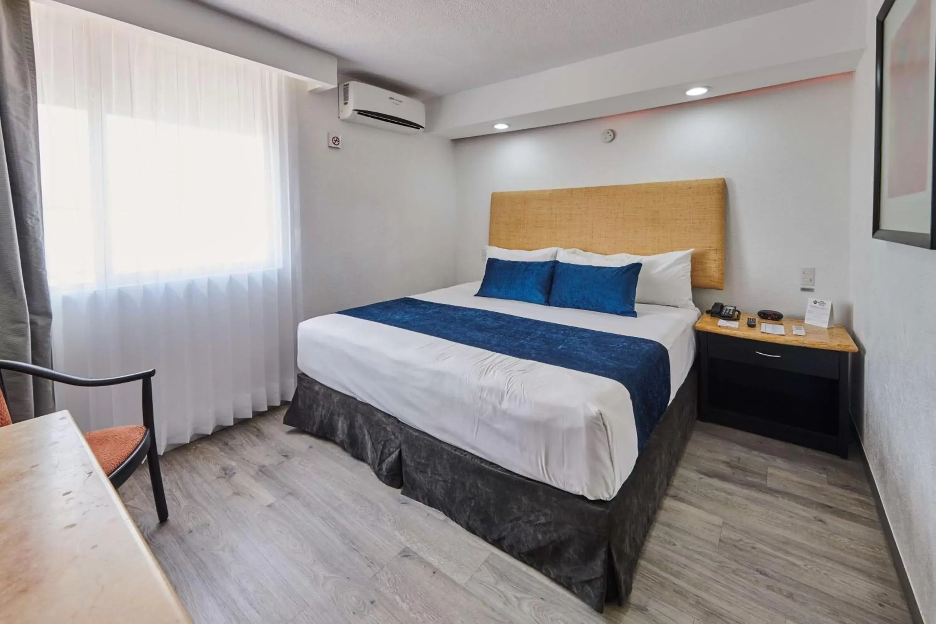 Standard 1 King Bed- Non-Smoking in Best Western Plus Gran Hotel Centro Historico Standard 1 King Bed- Non-Smoking in Best Western Plus Gran Hotel Centro Historico