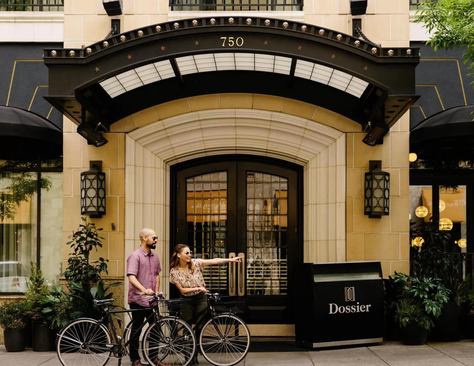 Facade/entrance in Dossier