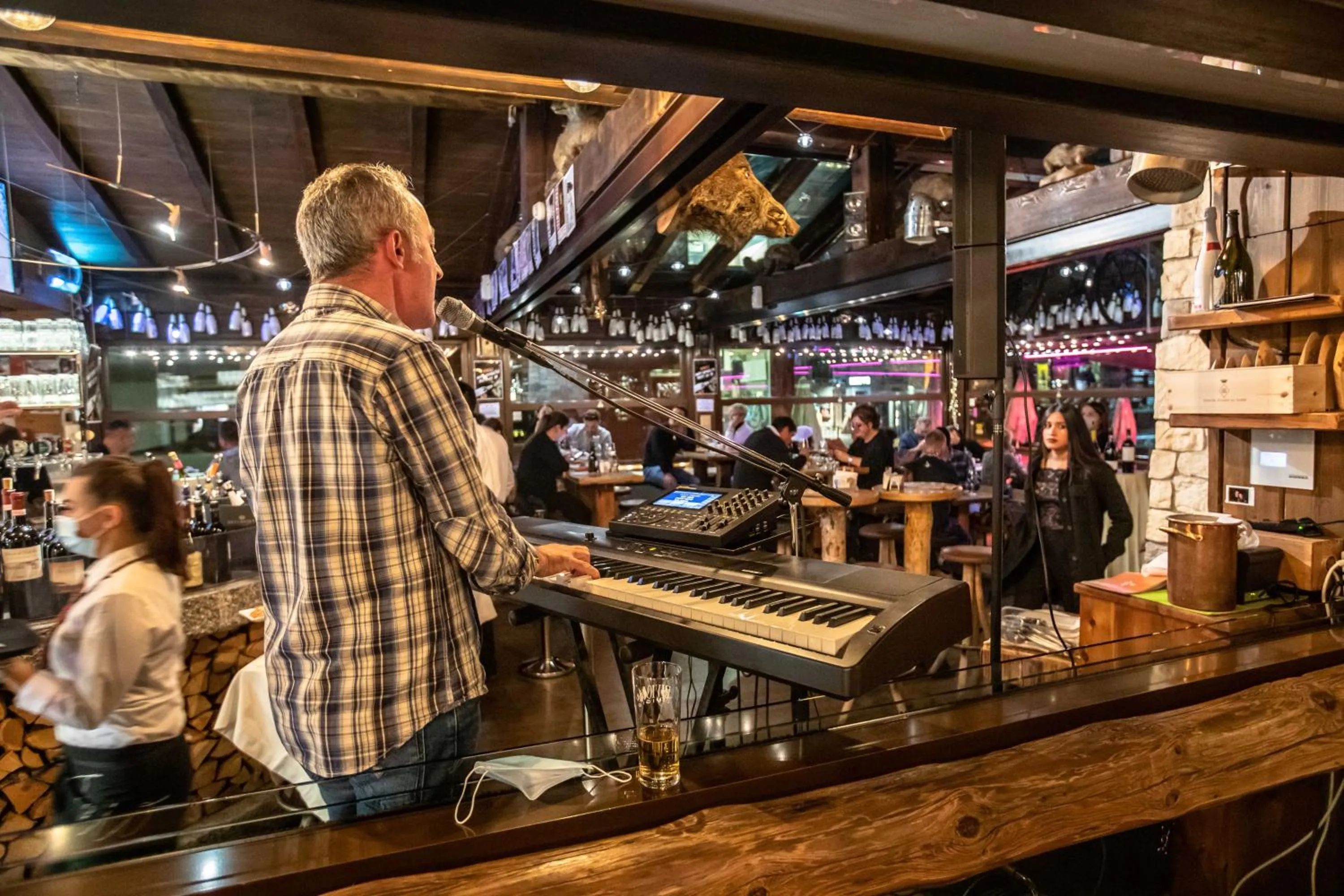 Restaurant/places to eat in Bivio Hotel Plaza