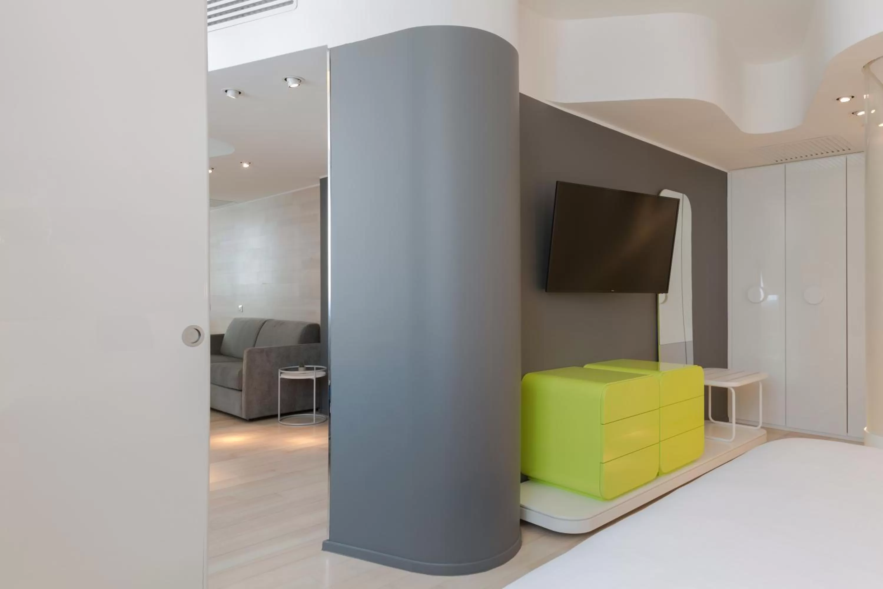 TV and multimedia in voco Milan-Fiere by IHG