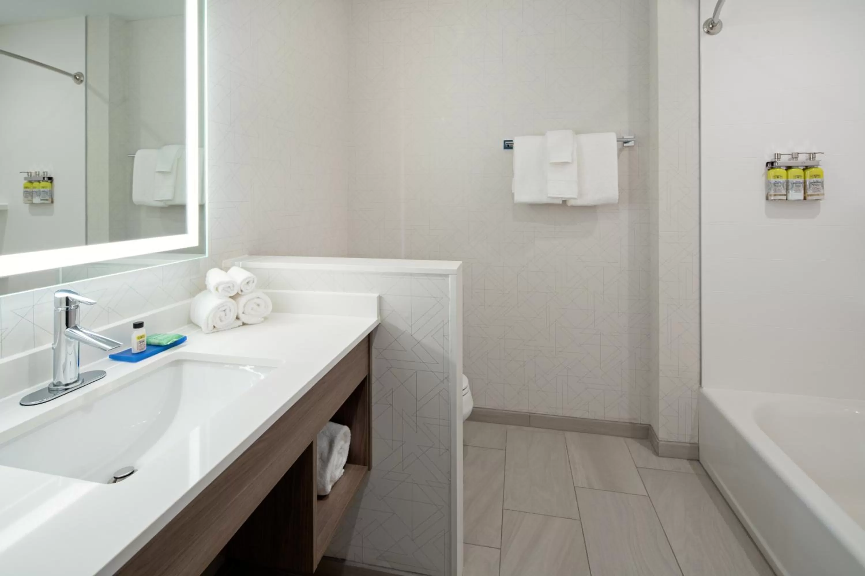 Holiday Inn Express & Suites Palm Desert - Millennium by IHG