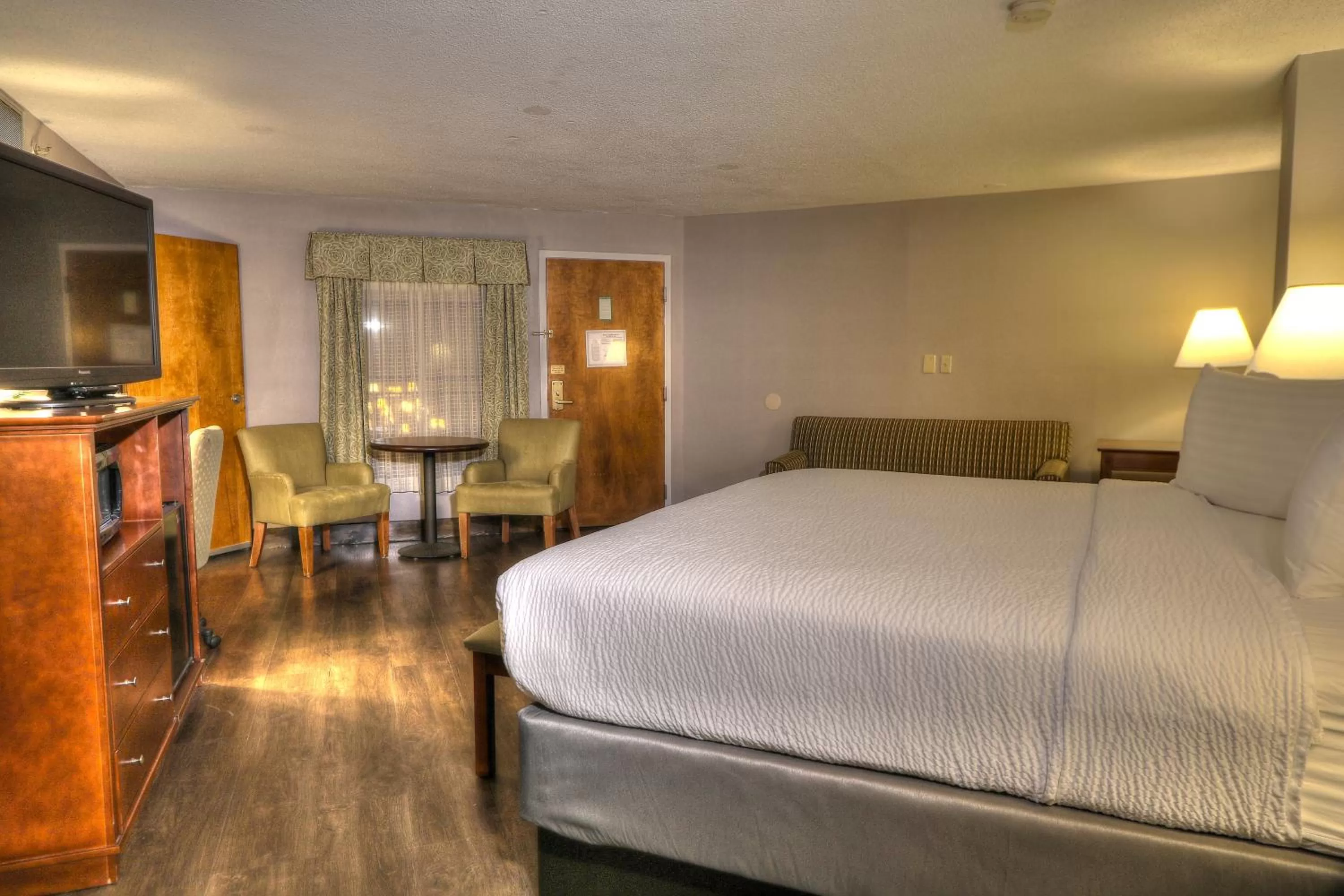 Bedroom, Bed in The Ramsey Hotel and Convention Center