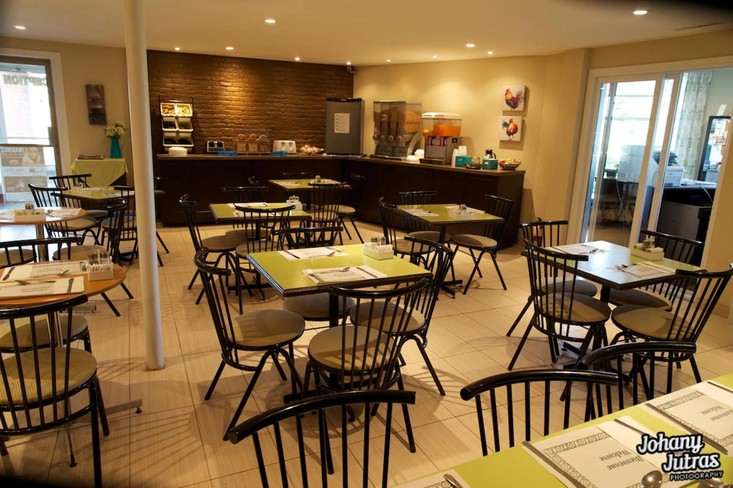 Restaurant/places to eat in Hotel-Motel Drummond