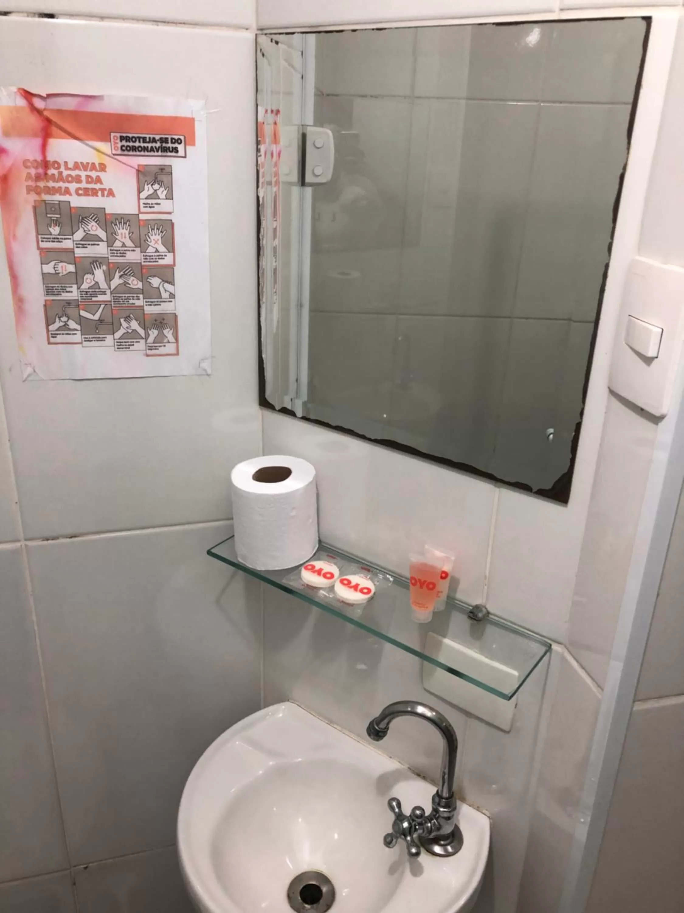 Bathroom in Center Plaza Hotel