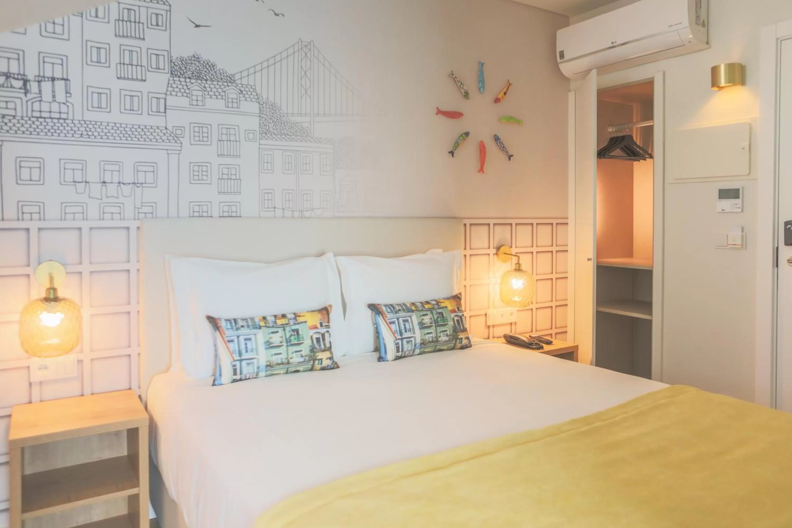 Bed in Mouraria Lisboa Hotel