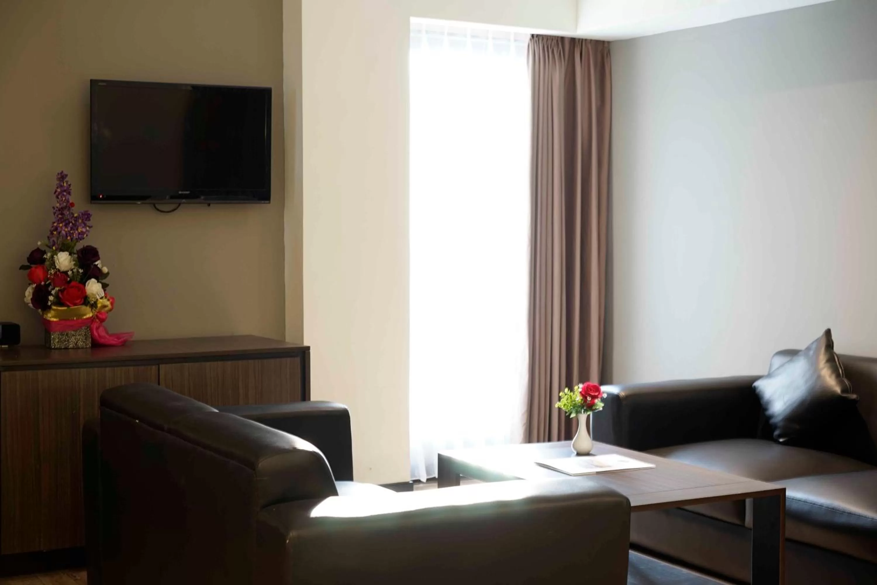 TV and multimedia in Yunna Hotel Lampung