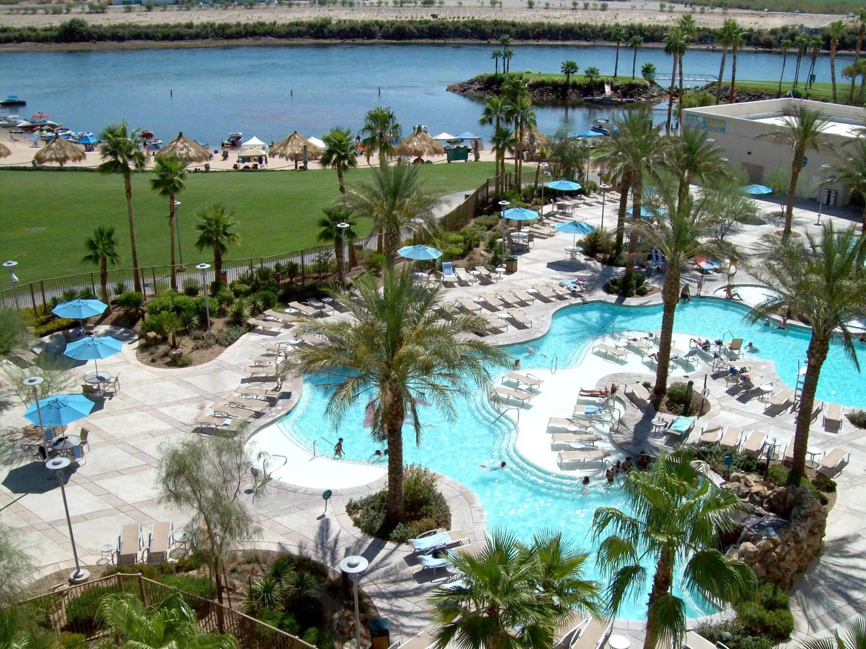 Swimming pool in Avi Resort & Casino