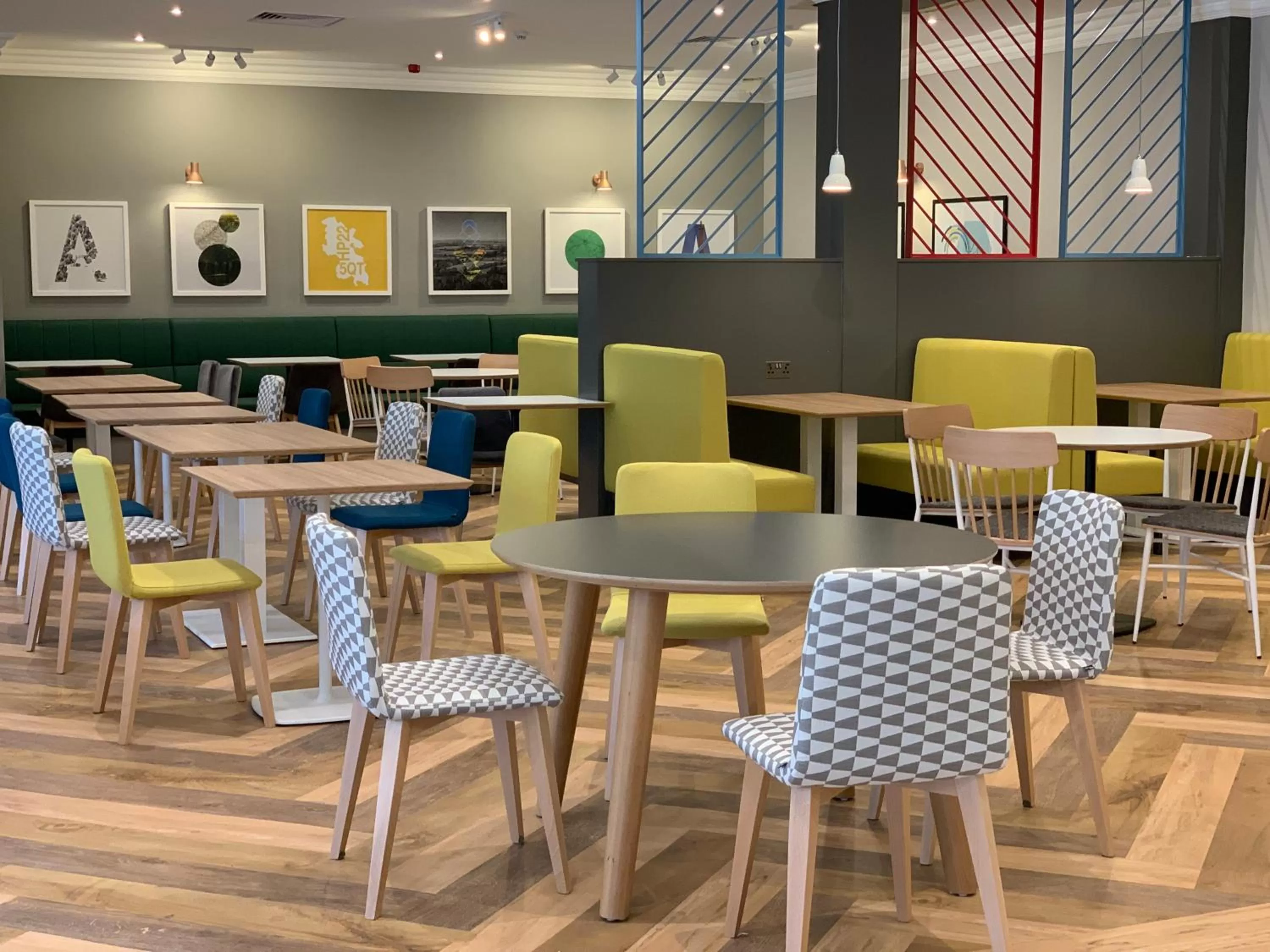 Restaurant/places to eat in Holiday Inn Aylesbury by IHG