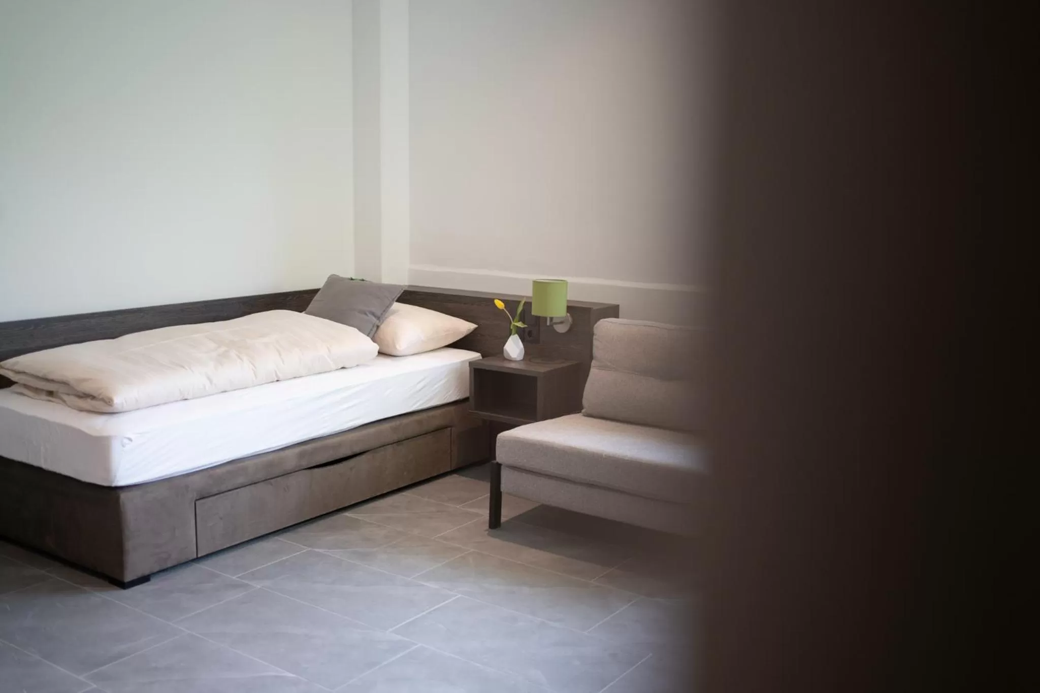 Photo of the whole room, Bed in eee Hotel Liezen