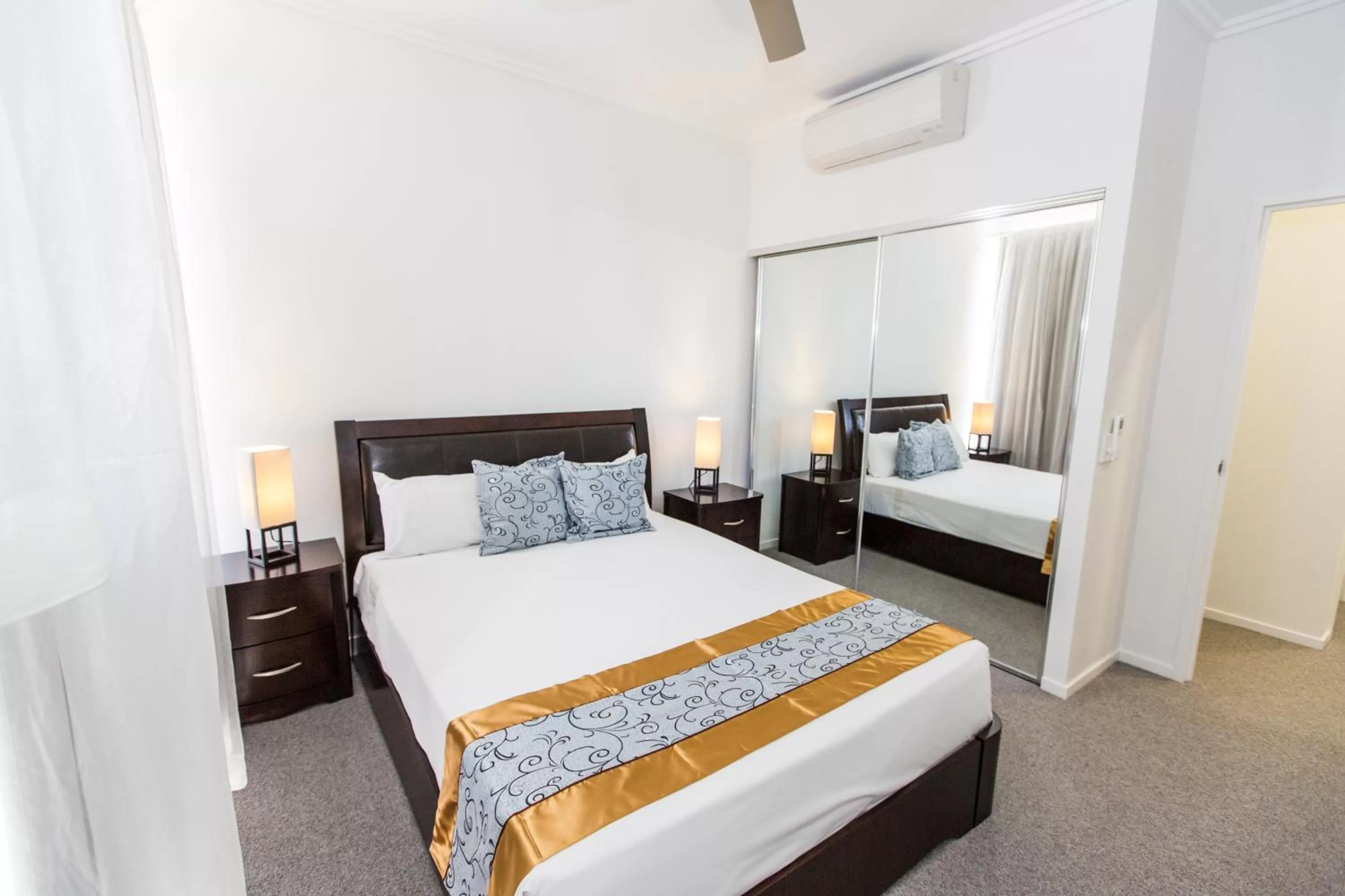 Bedroom, Bed in Gladstone Central Plaza Official